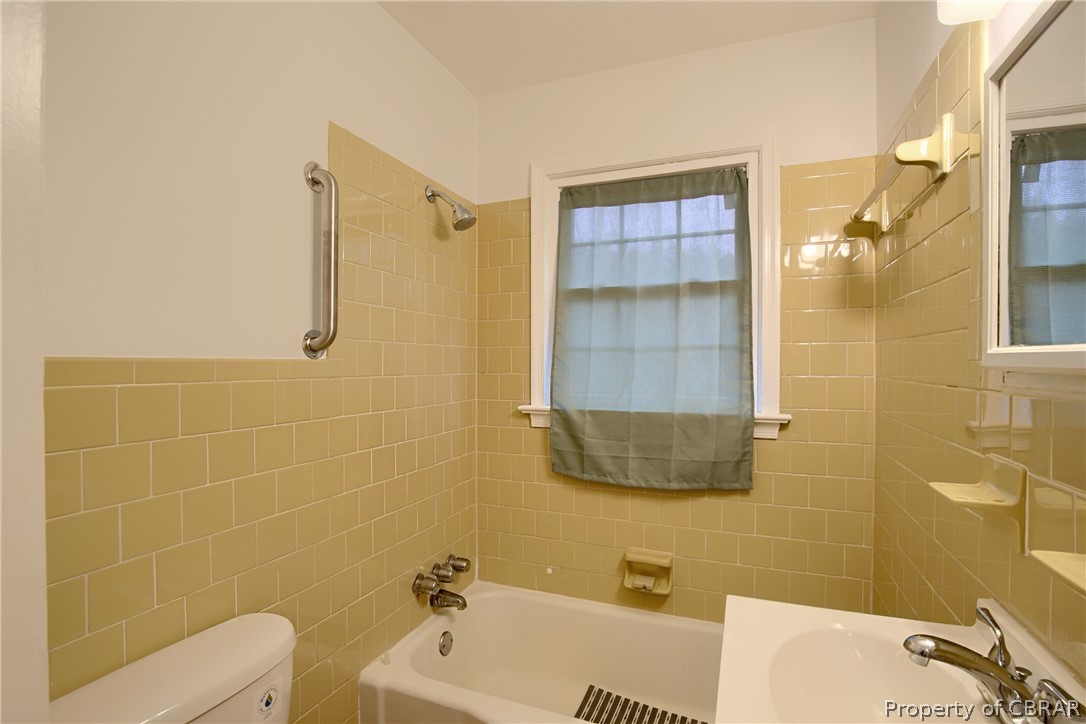 121 Blue Water Dr