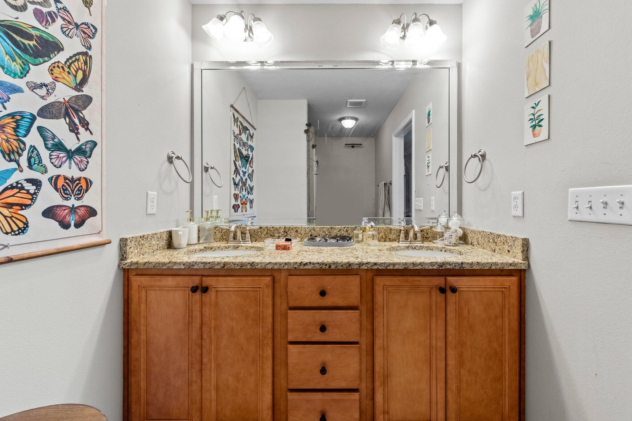 20 E Shady Oaks Drive, UNIT B