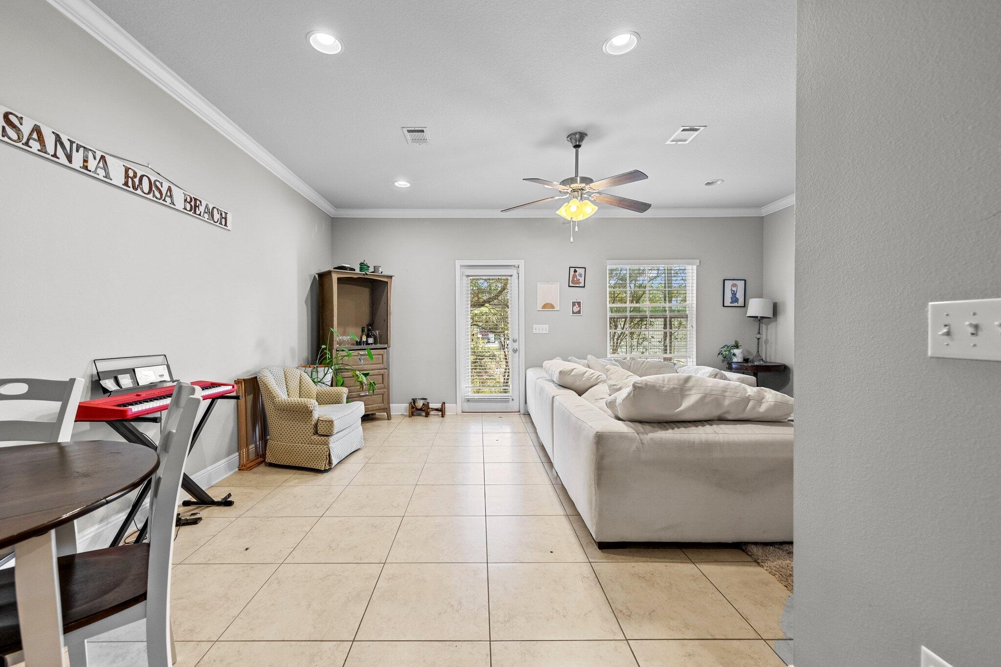 20 E Shady Oaks Drive, UNIT B
