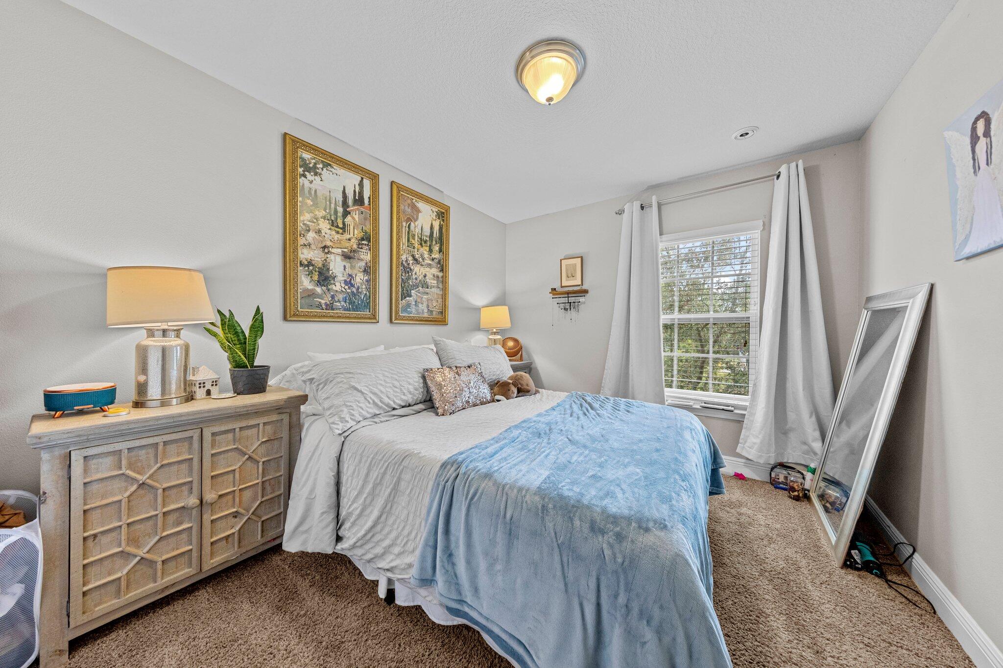 20 E Shady Oaks Drive, UNIT B