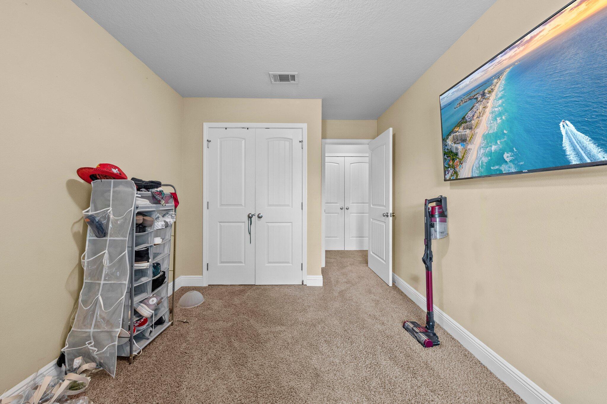 20 E Shady Oaks Drive, UNIT B