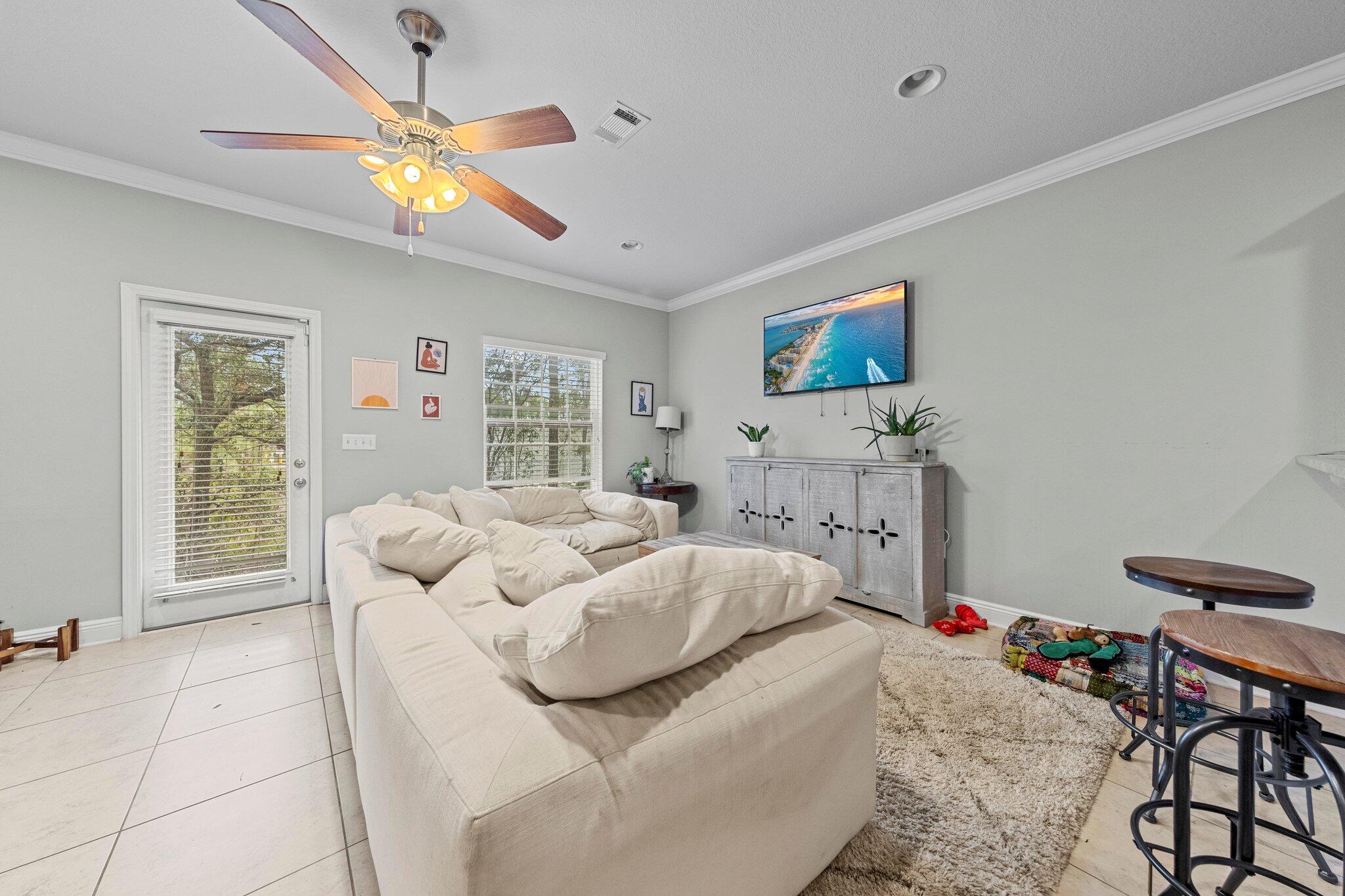 20 E Shady Oaks Drive, UNIT B