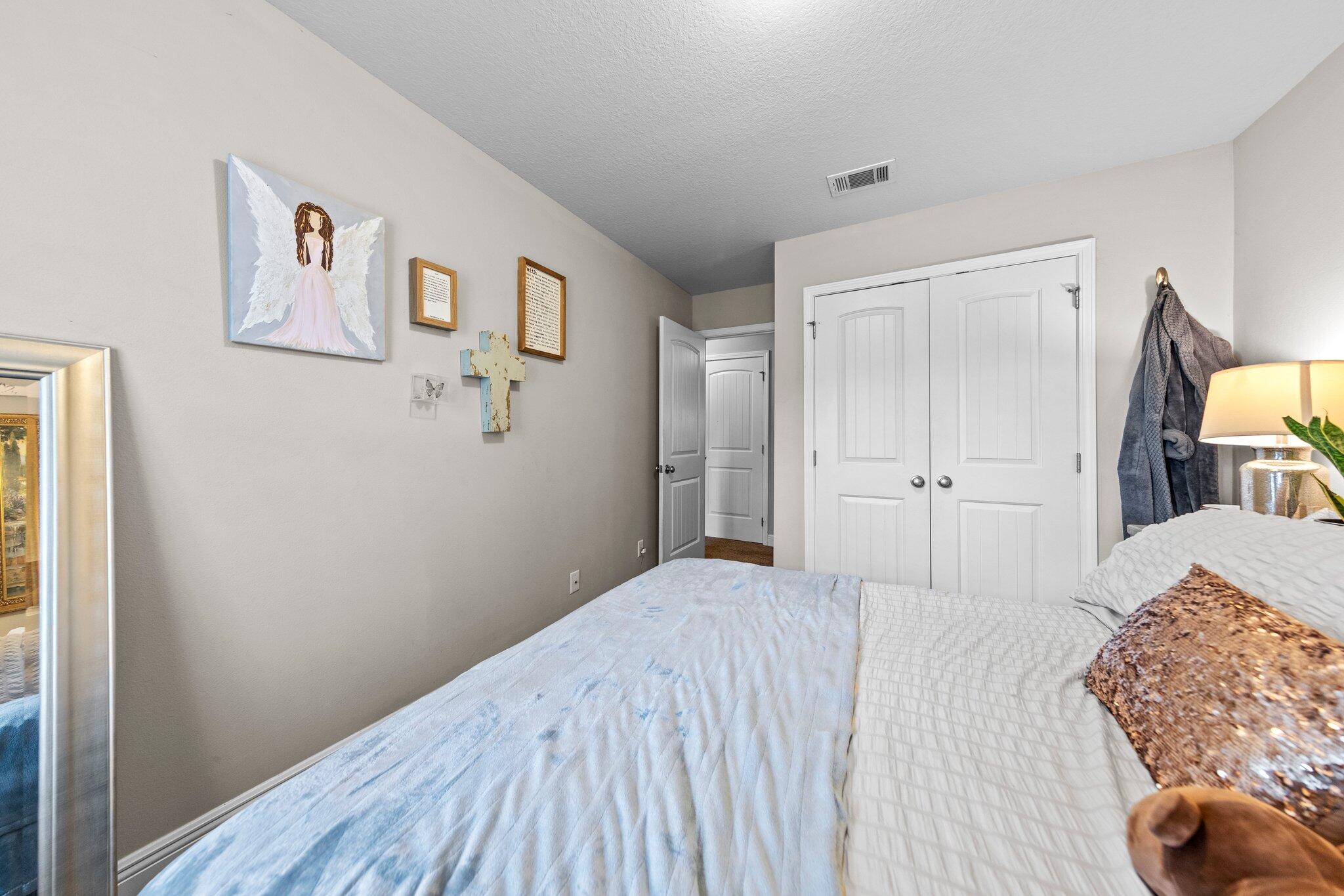 20 E Shady Oaks Drive, UNIT B