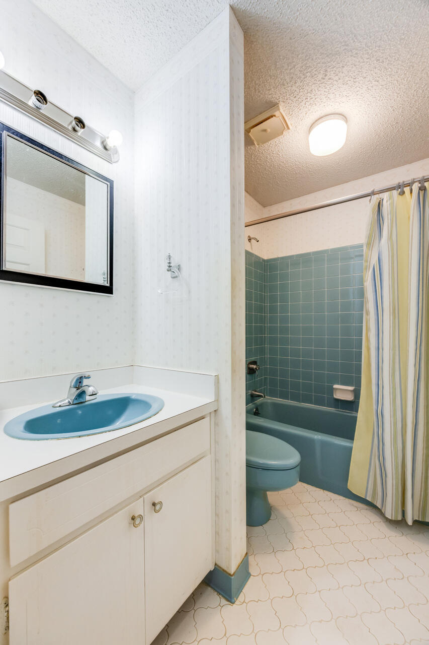 2601 Edgewater Drive