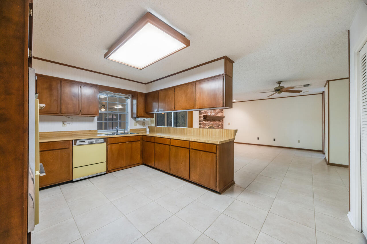 2601 Edgewater Drive