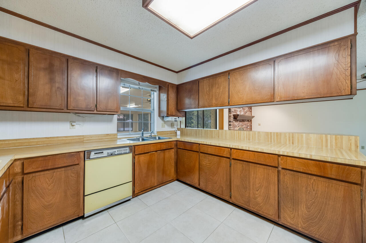 2601 Edgewater Drive