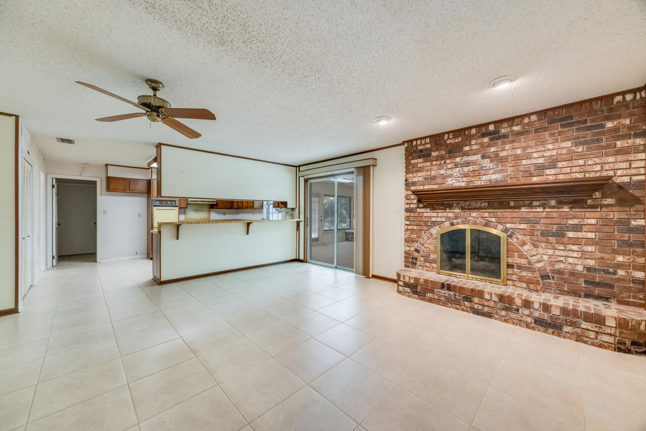 2601 Edgewater Drive