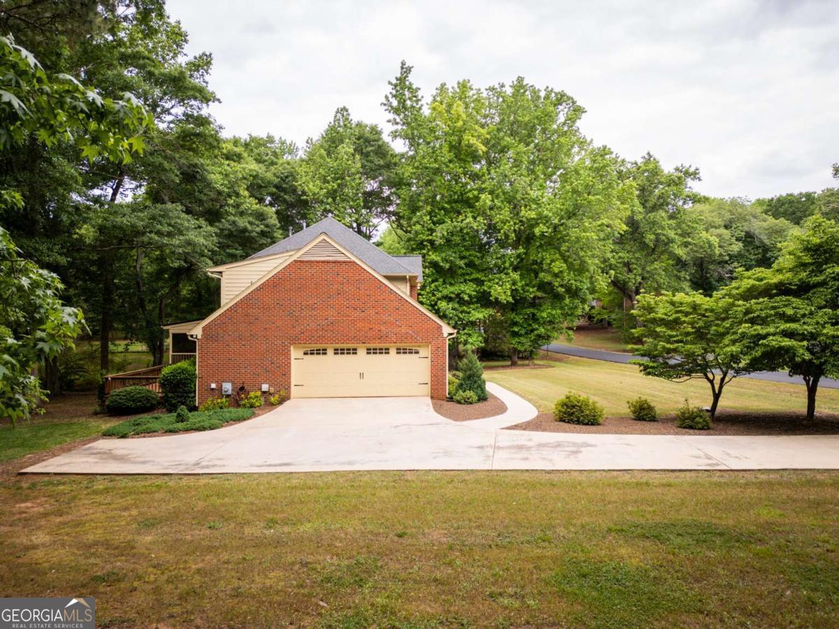 1060 Victoria Crossing