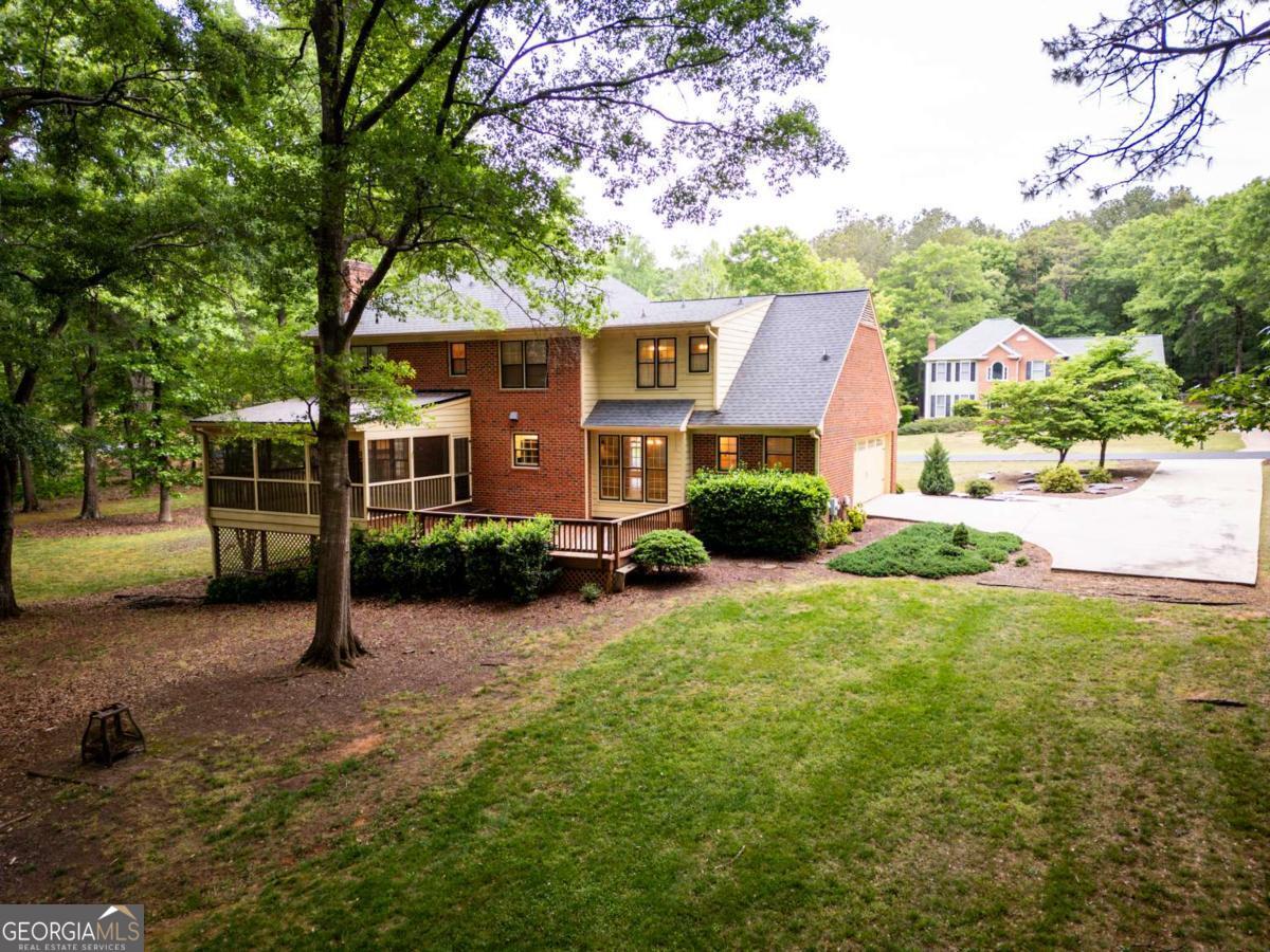 1060 Victoria Crossing