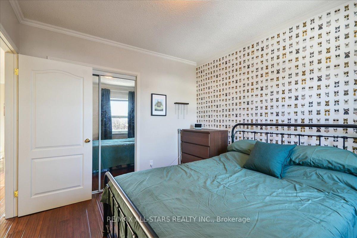 114 Vaughan Road 307