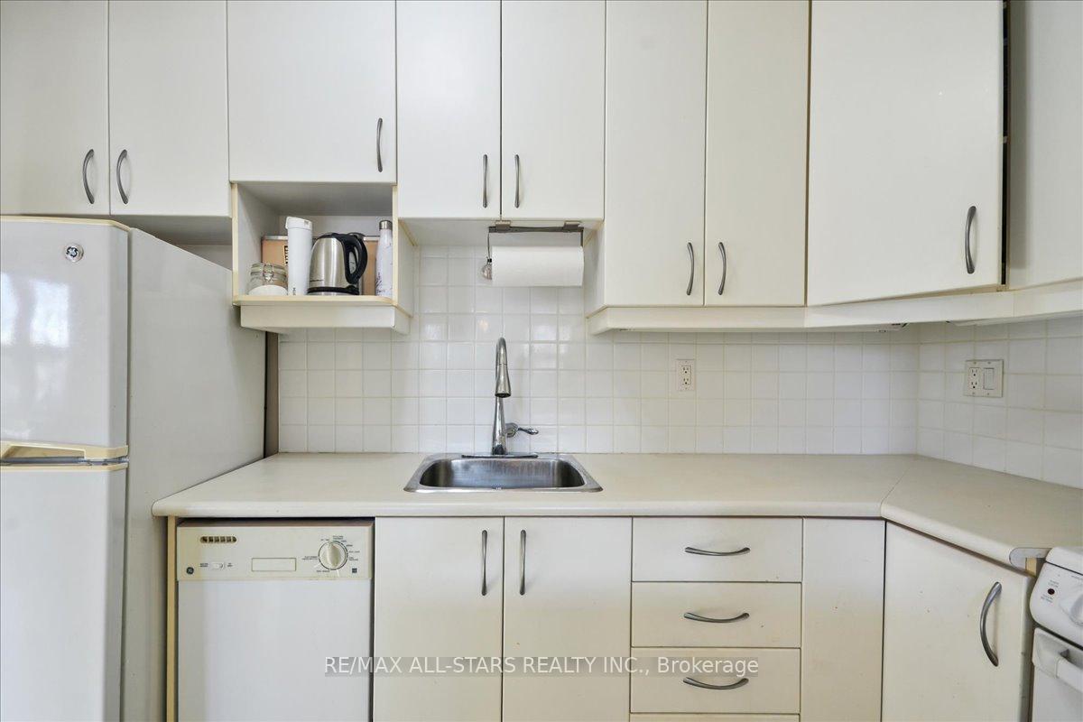 114 Vaughan Road 307