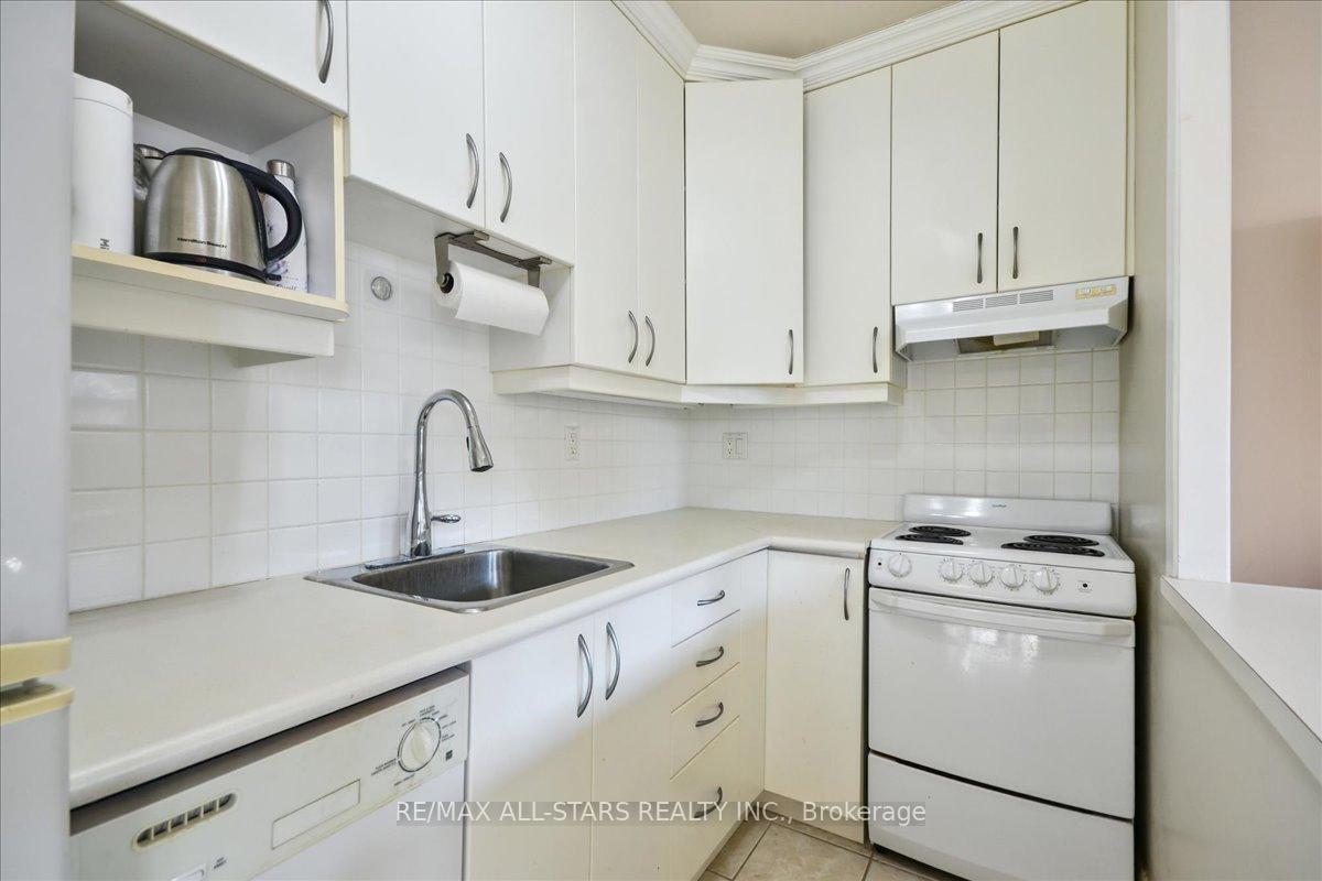 114 Vaughan Road 307