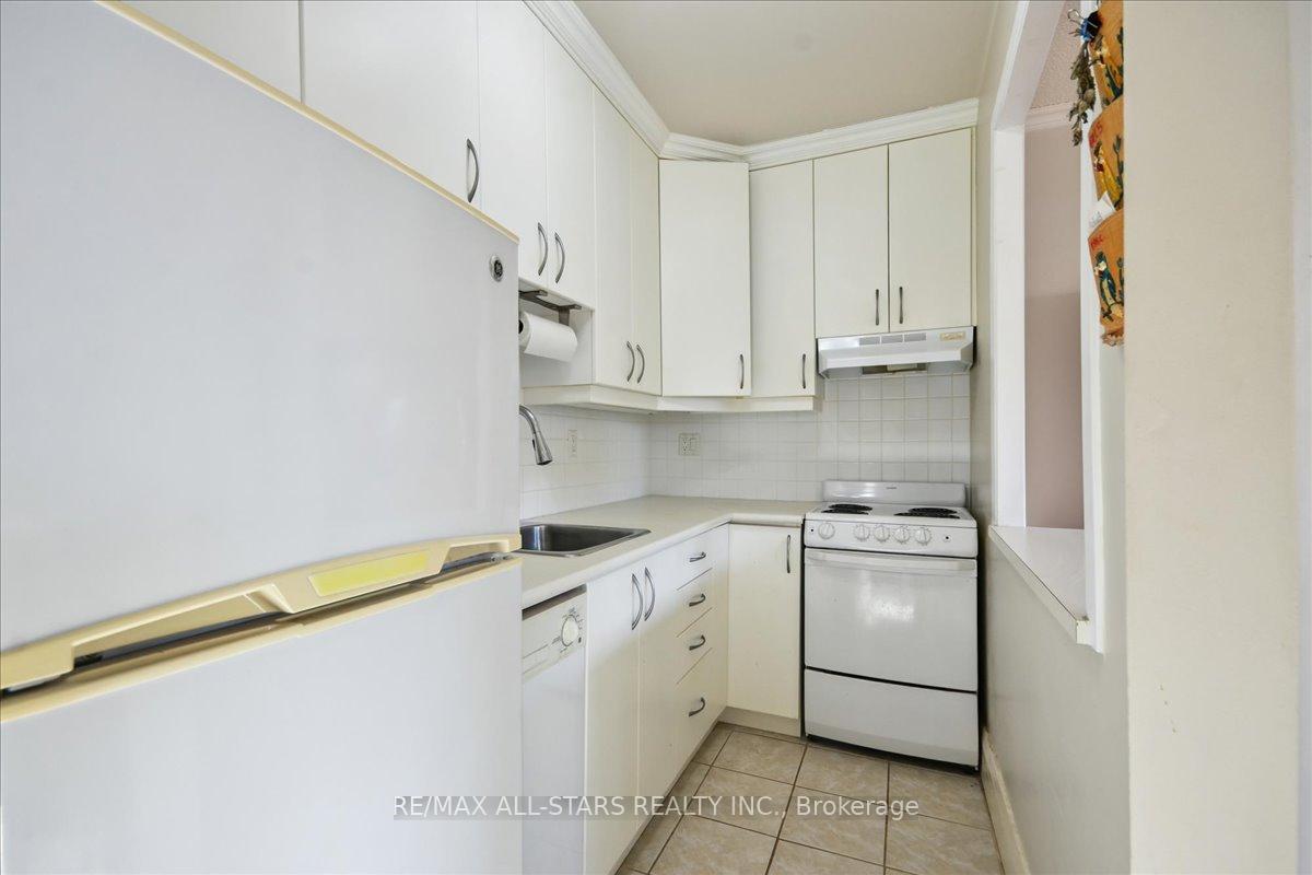 114 Vaughan Road 307