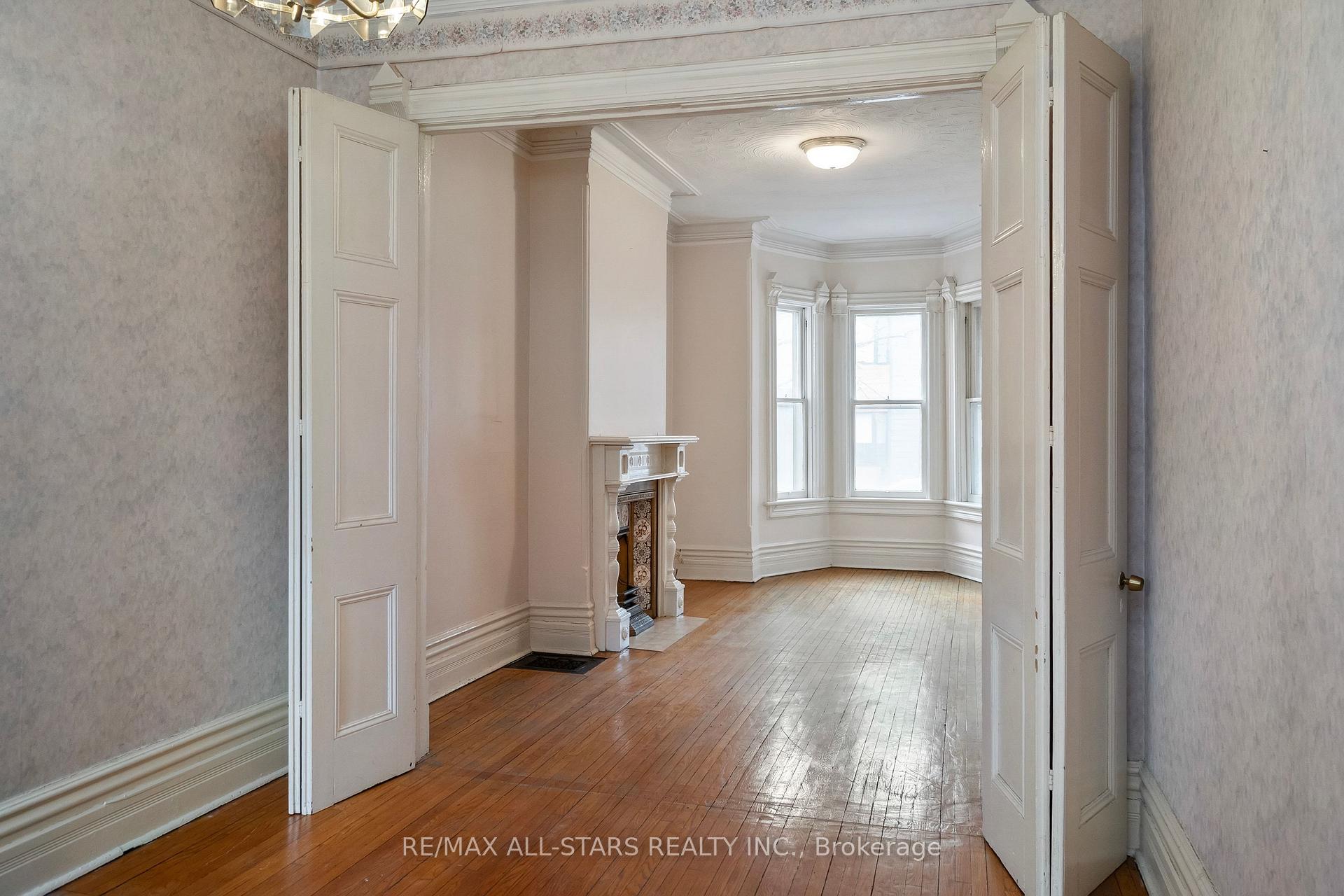 271 Lisgar Street, Toronto C01, ON M6J 3G8