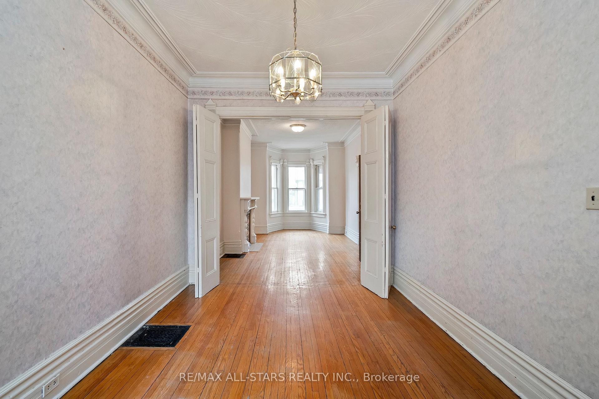 271 Lisgar Street, Toronto C01, ON M6J 3G8