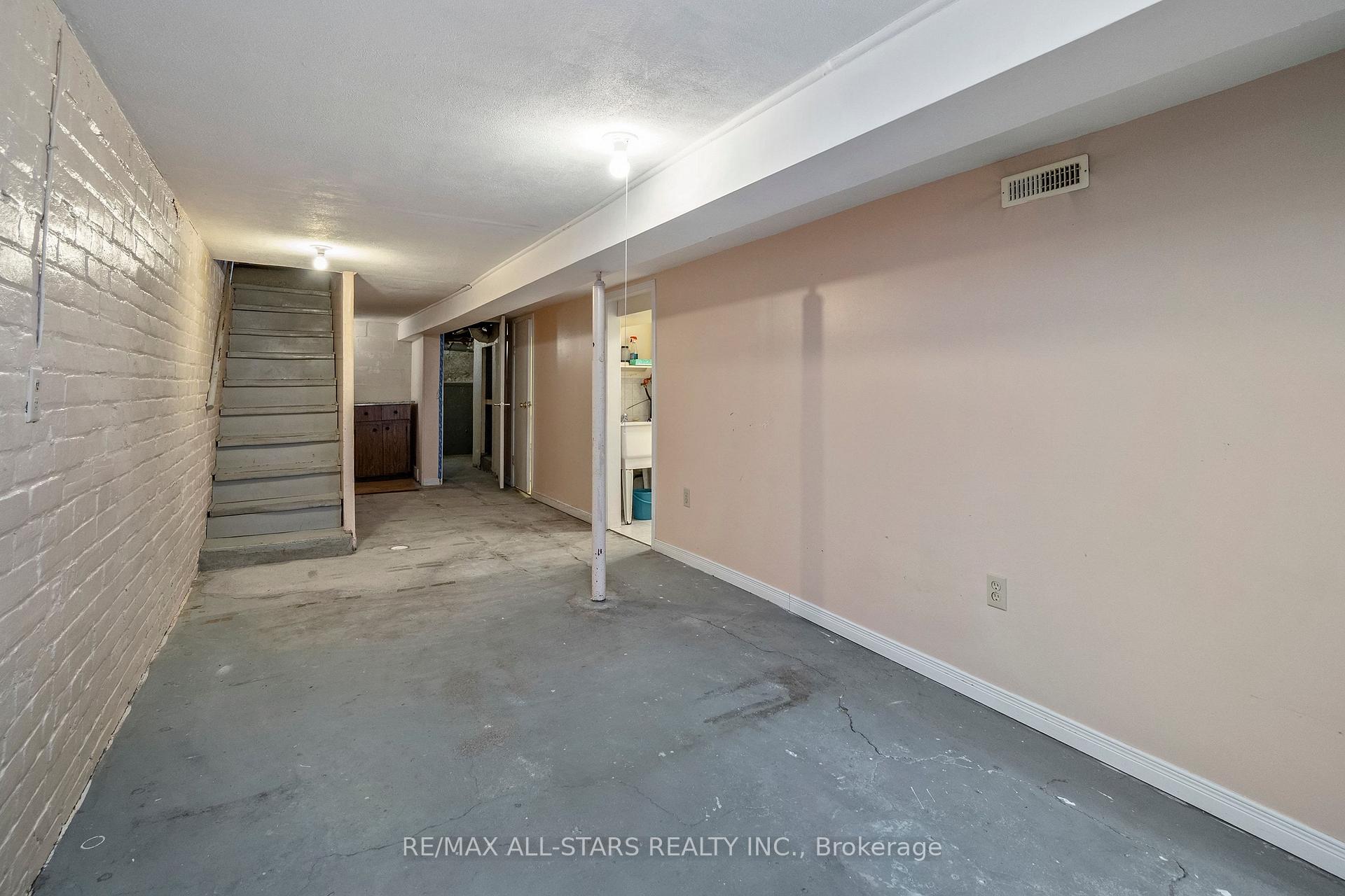 271 Lisgar Street, Toronto C01, ON M6J 3G8