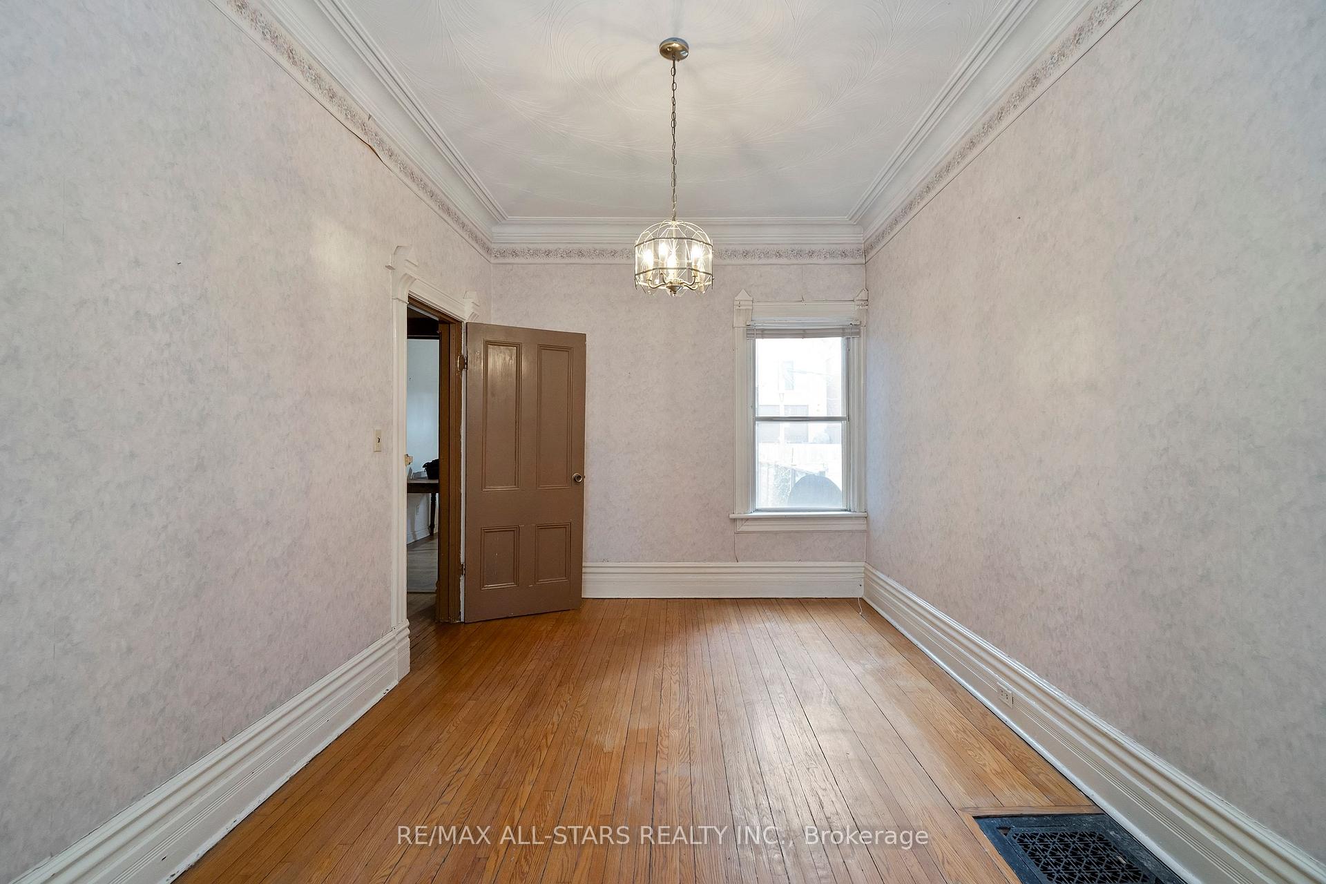 271 Lisgar Street, Toronto C01, ON M6J 3G8