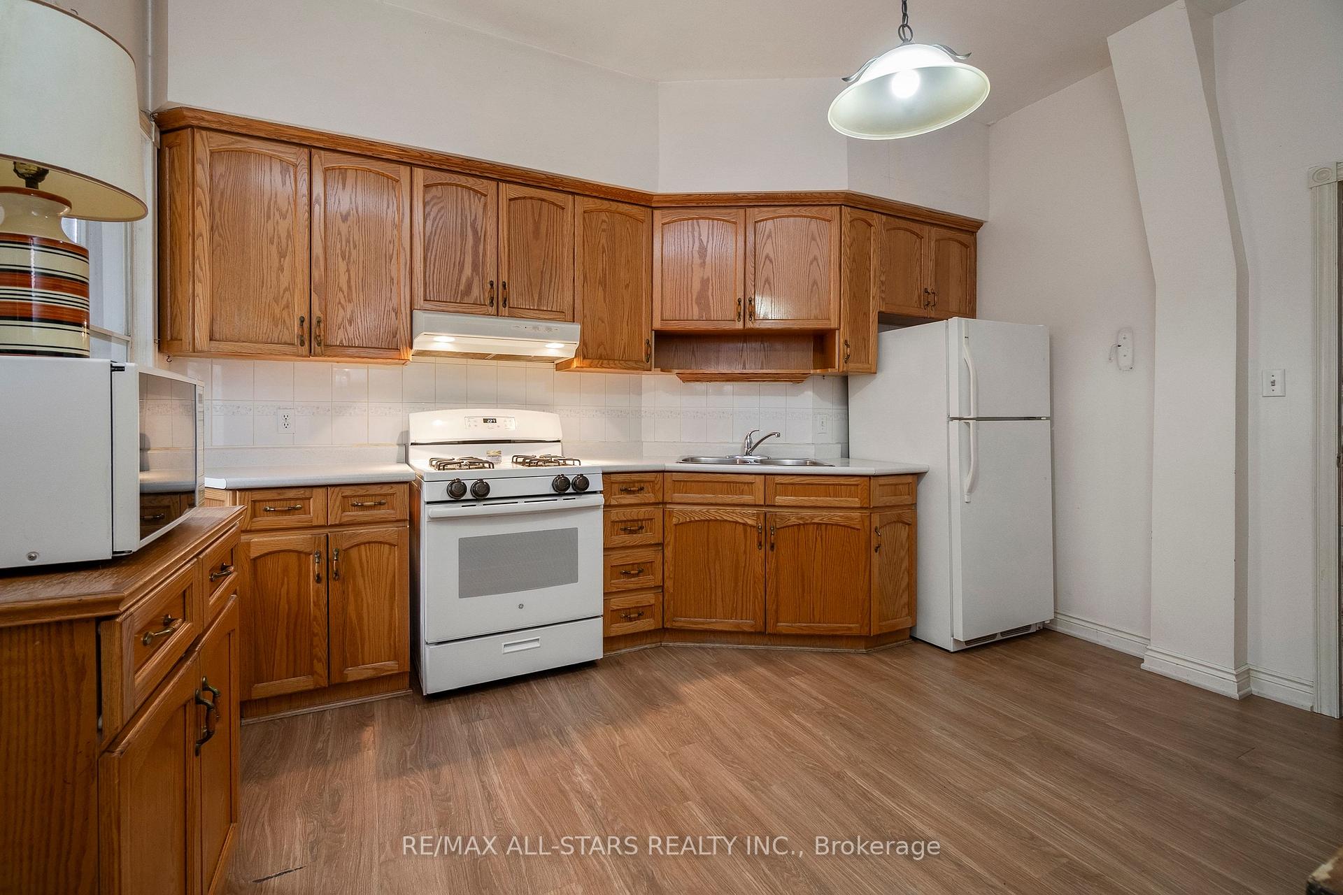 271 Lisgar Street, Toronto C01, ON M6J 3G8