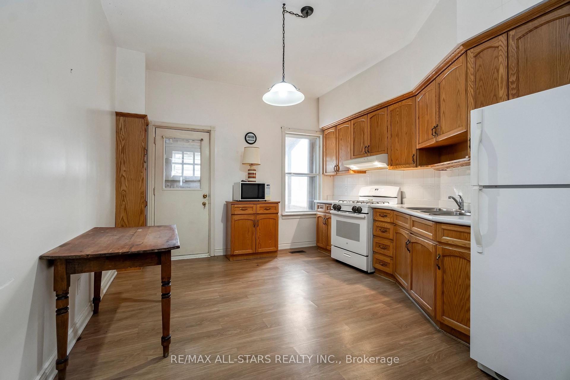 271 Lisgar Street, Toronto C01, ON M6J 3G8