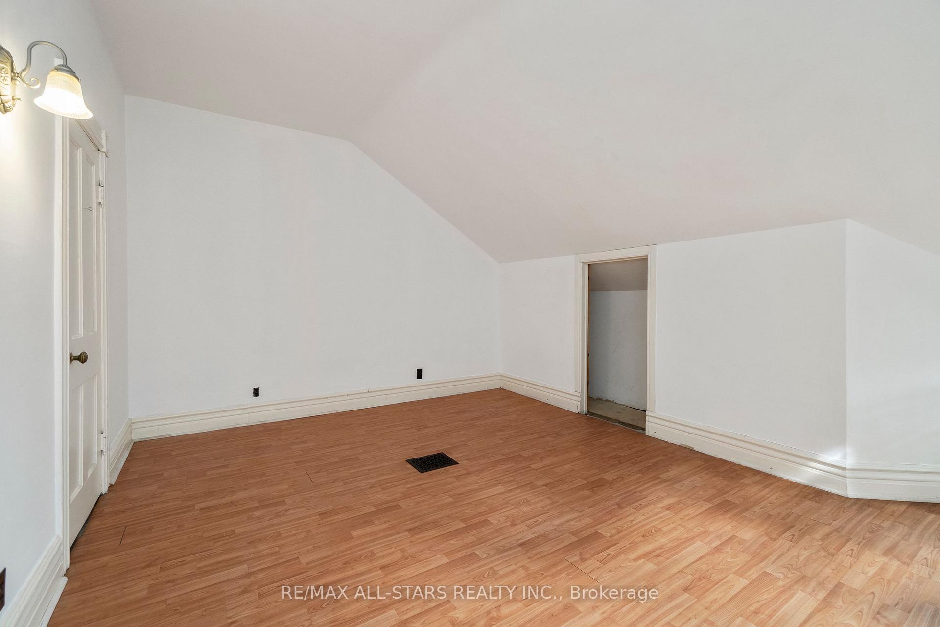 271 Lisgar Street, Toronto C01, ON M6J 3G8