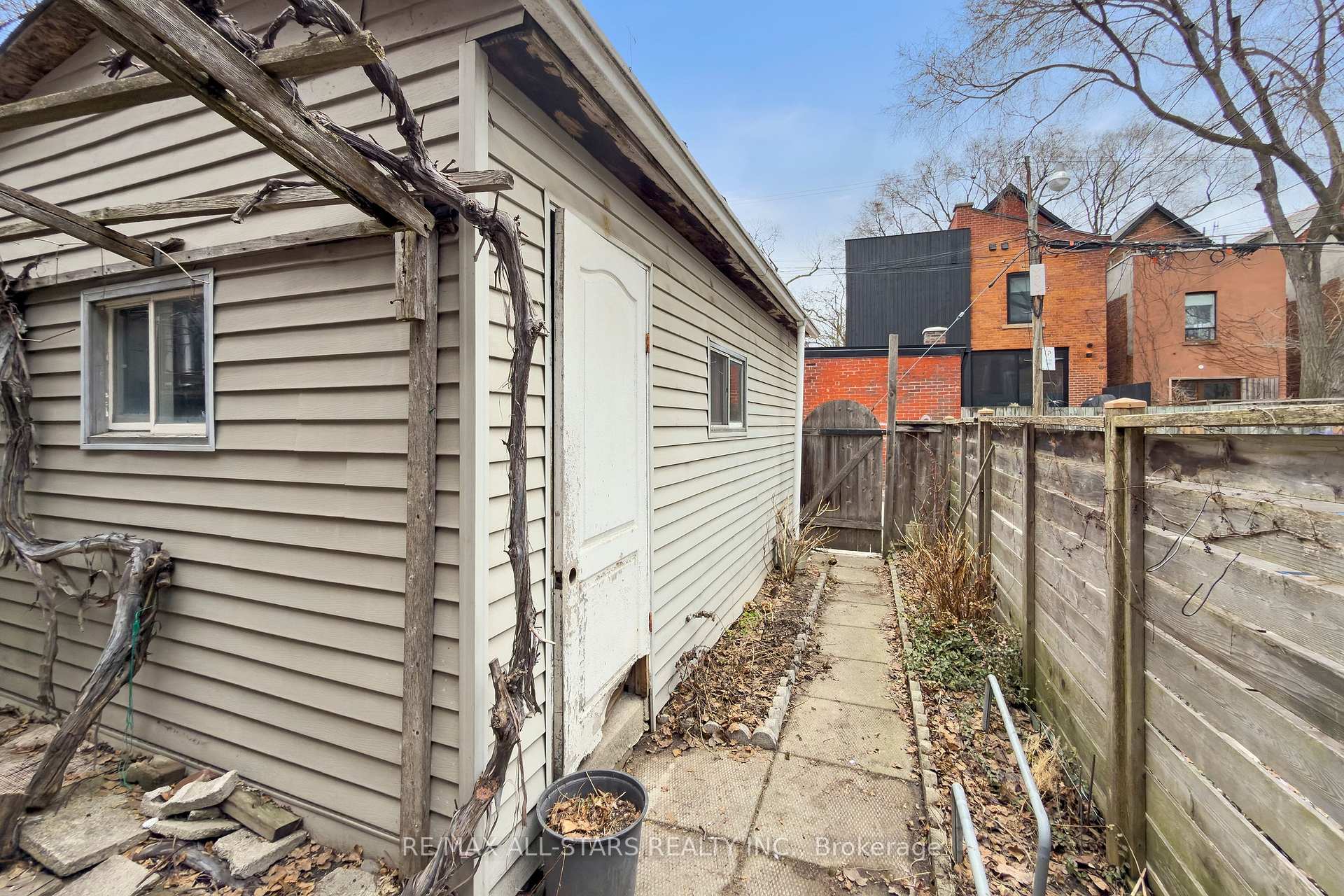 271 Lisgar Street, Toronto C01, ON M6J 3G8