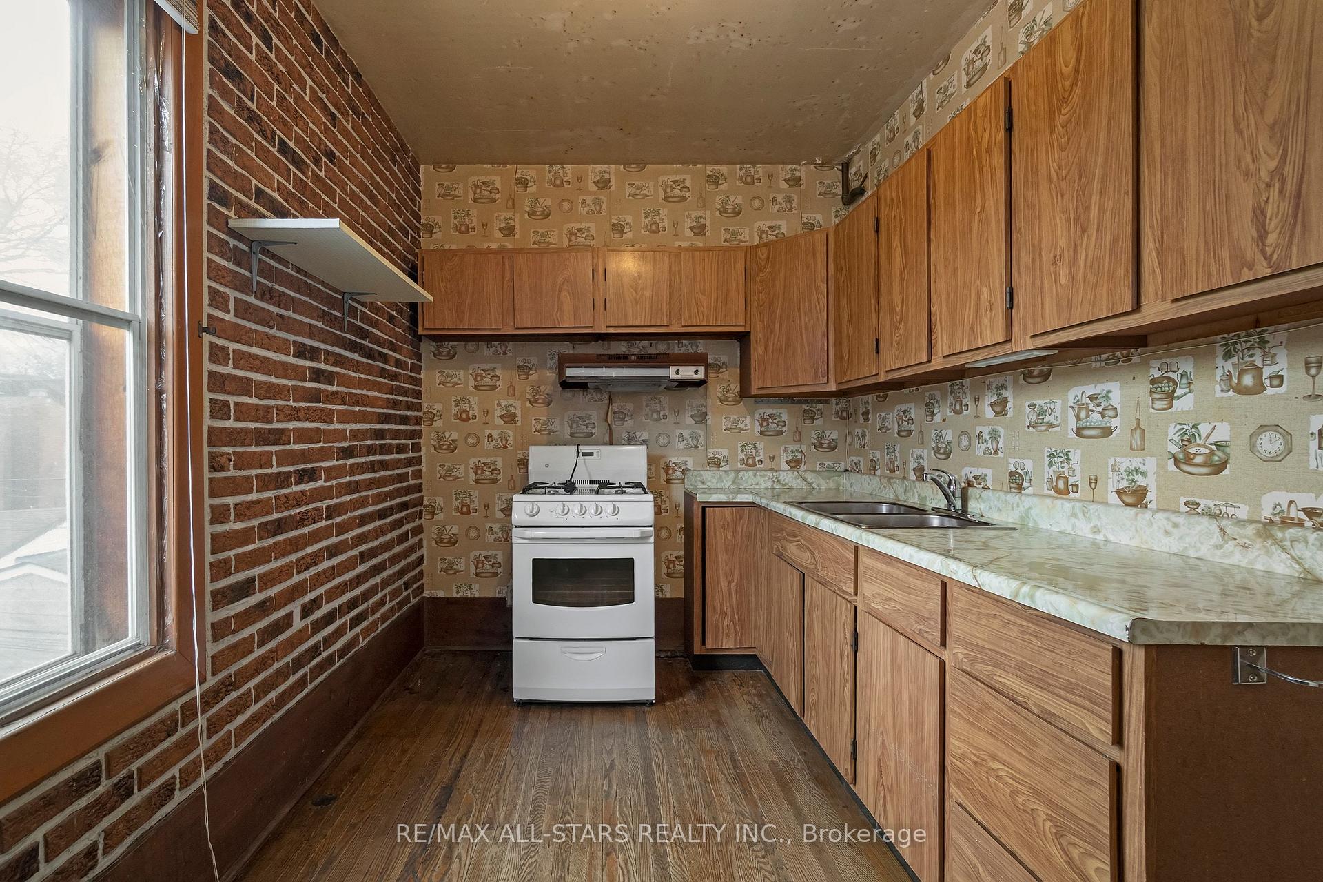 271 Lisgar Street, Toronto C01, ON M6J 3G8