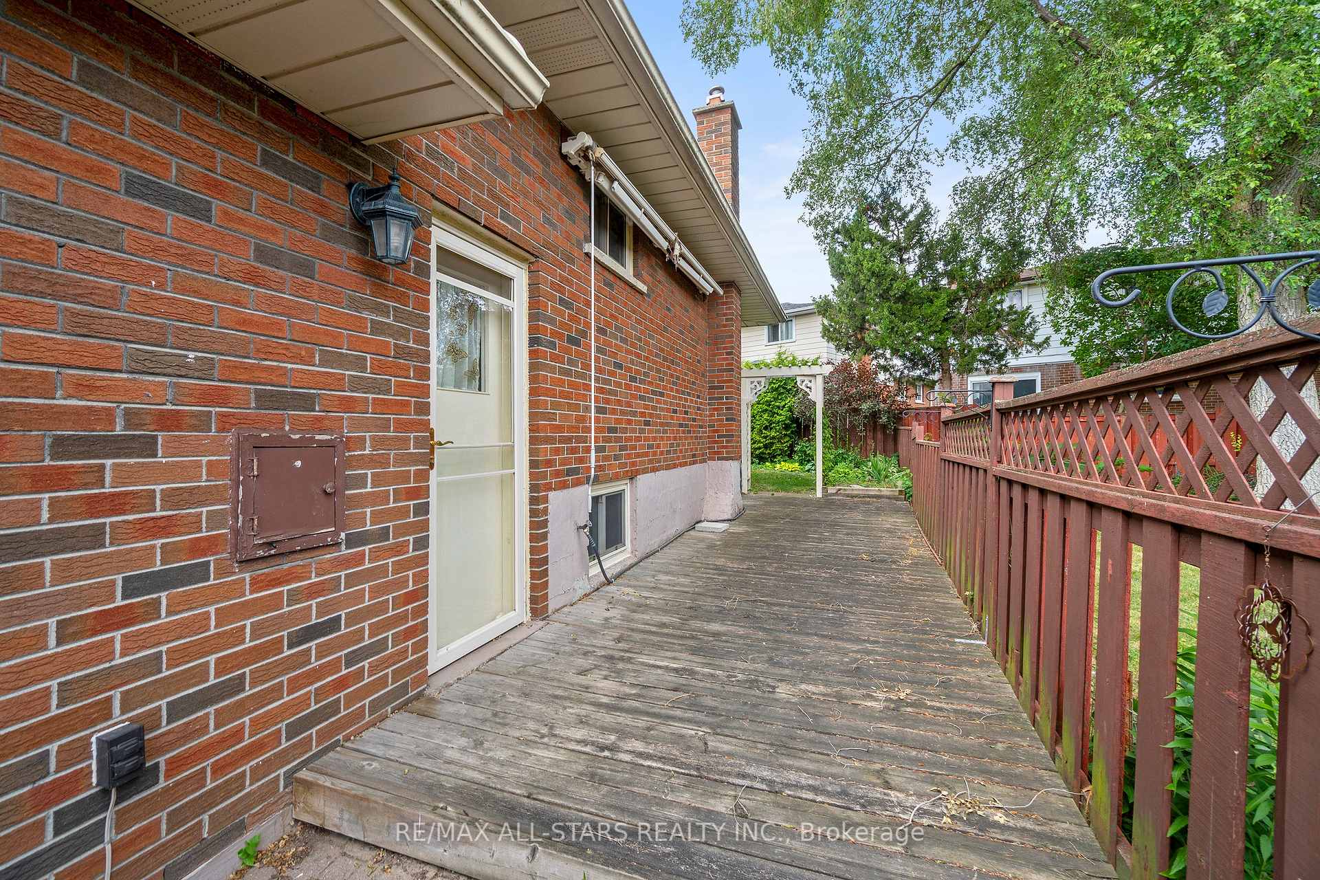24 Ensign Place, Toronto E09