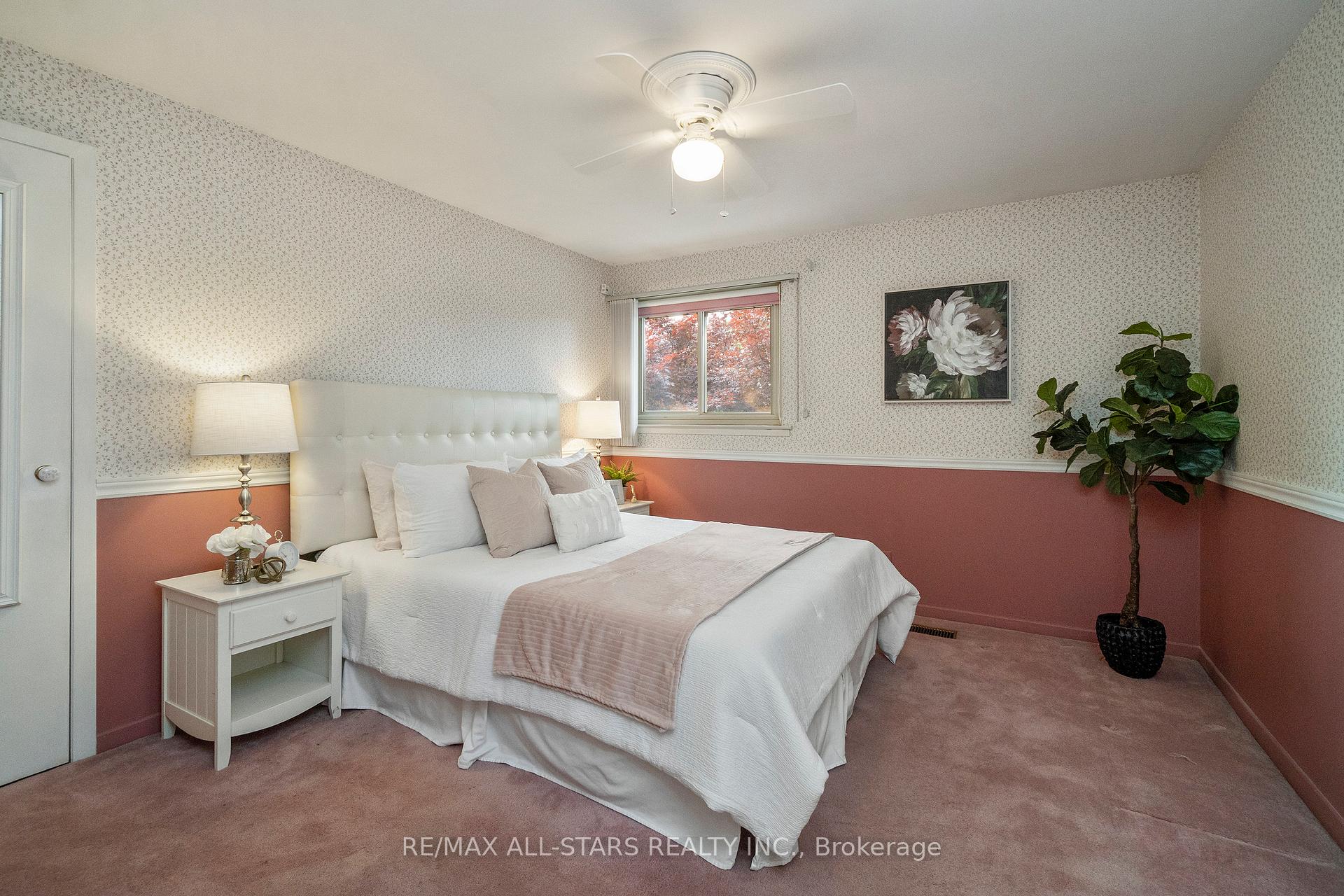 24 Ensign Place, Toronto E09