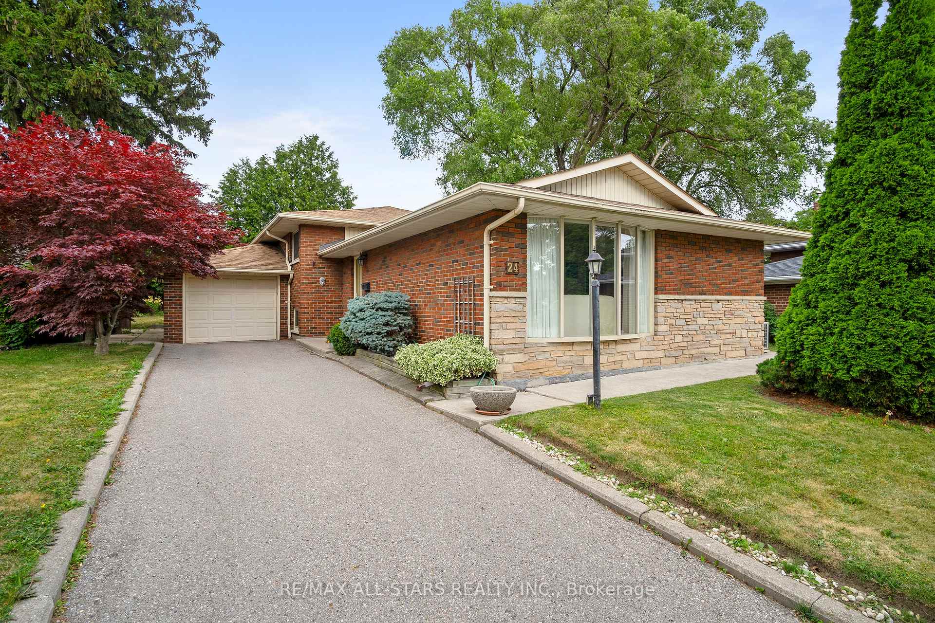 24 Ensign Place, Toronto E09