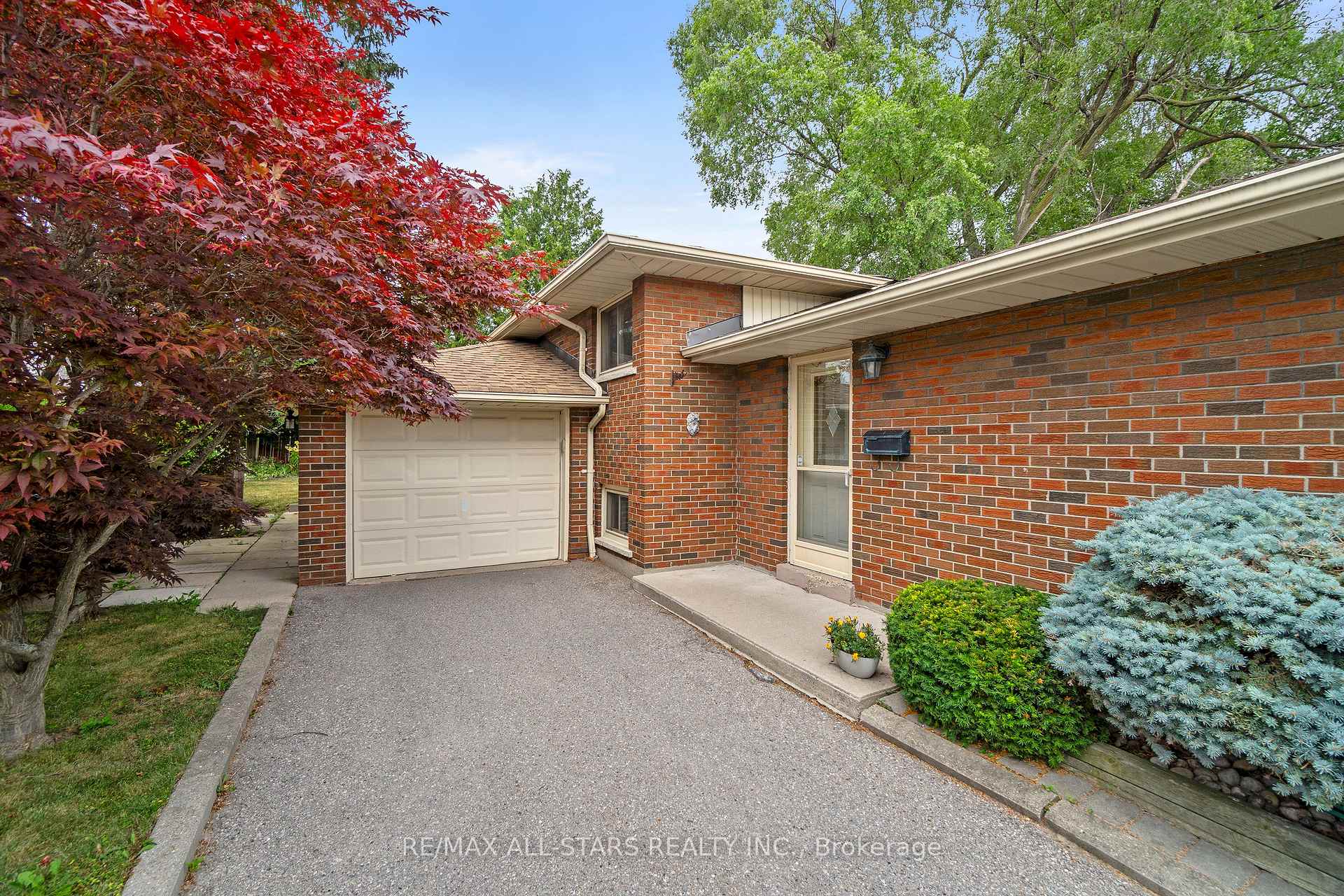 24 Ensign Place, Toronto E09