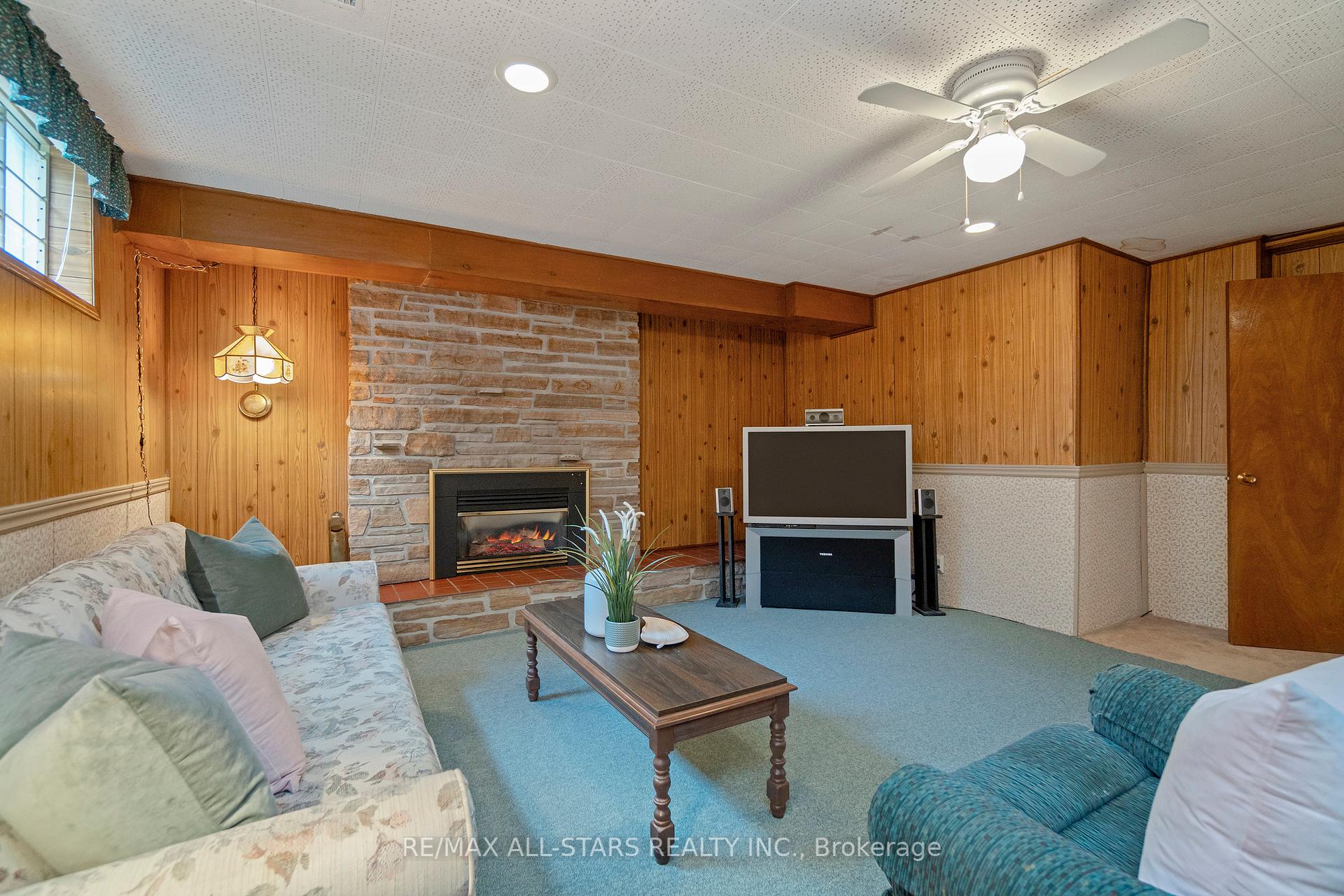 24 Ensign Place, Toronto E09
