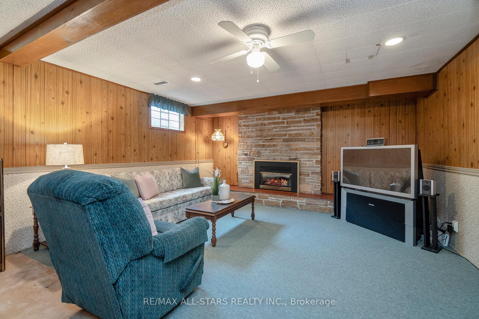 24 Ensign Place, Toronto E09