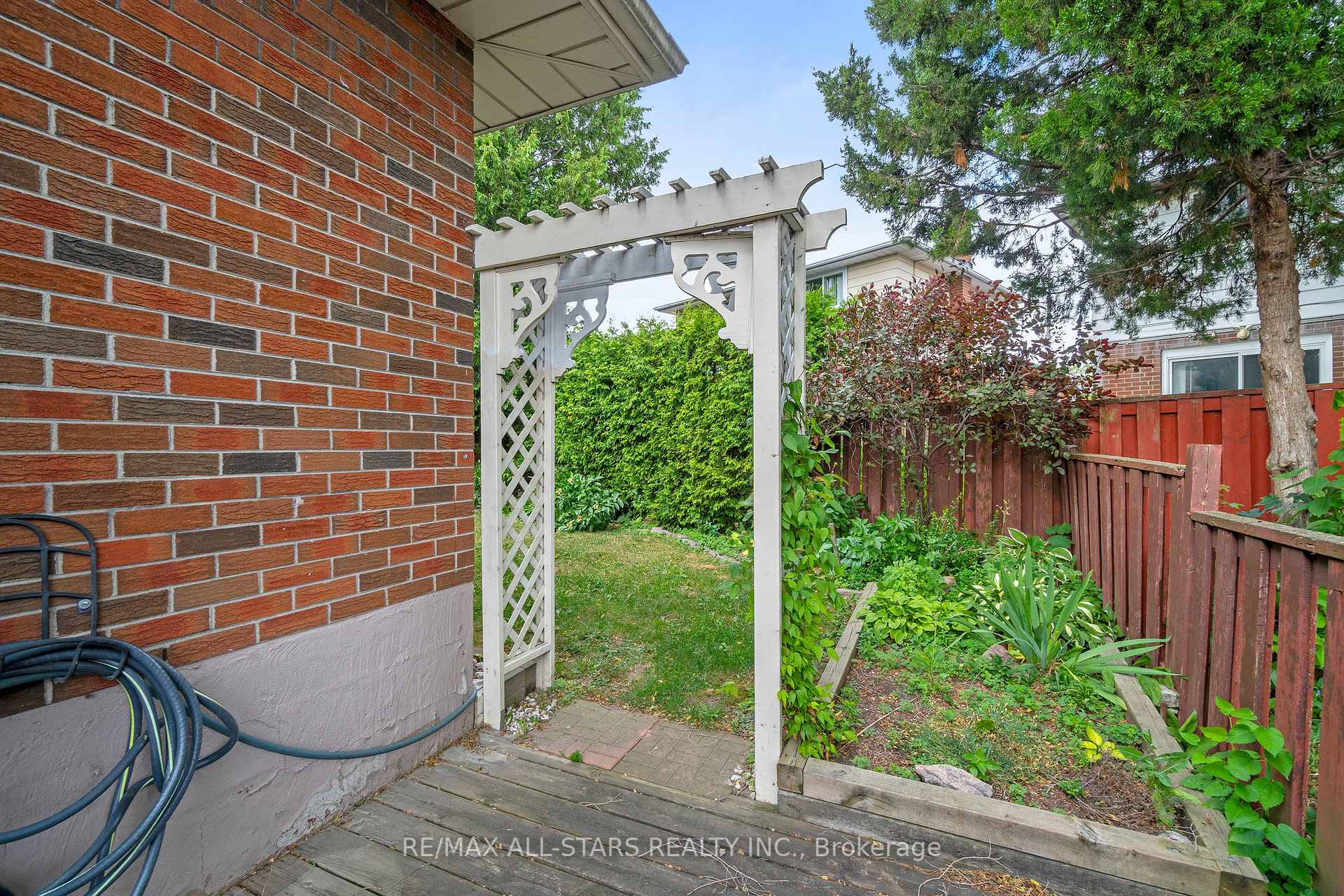 24 Ensign Place, Toronto E09