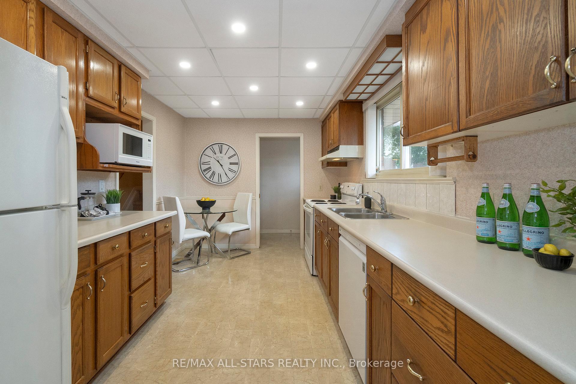 24 Ensign Place, Toronto E09
