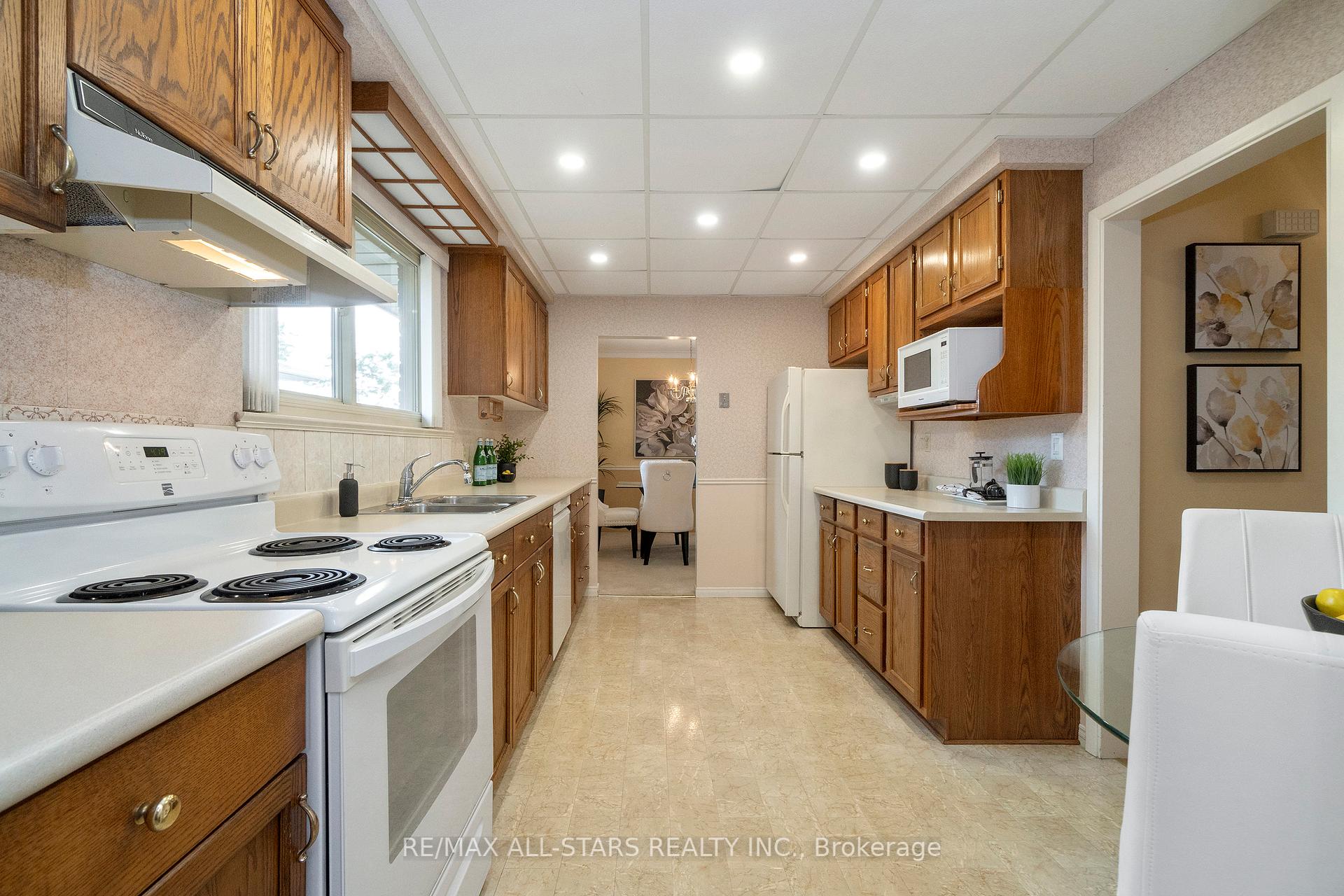 24 Ensign Place, Toronto E09