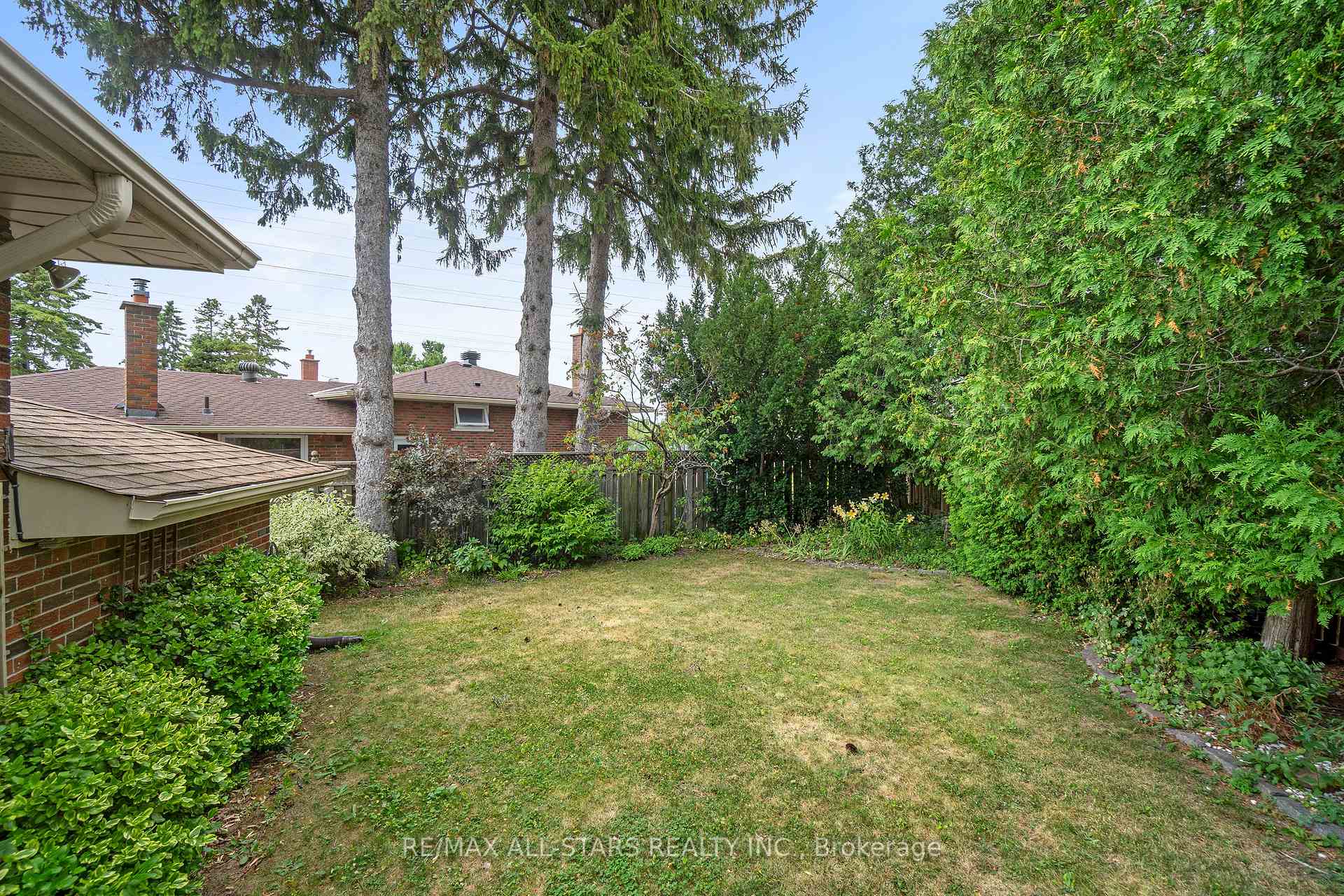 24 Ensign Place, Toronto E09