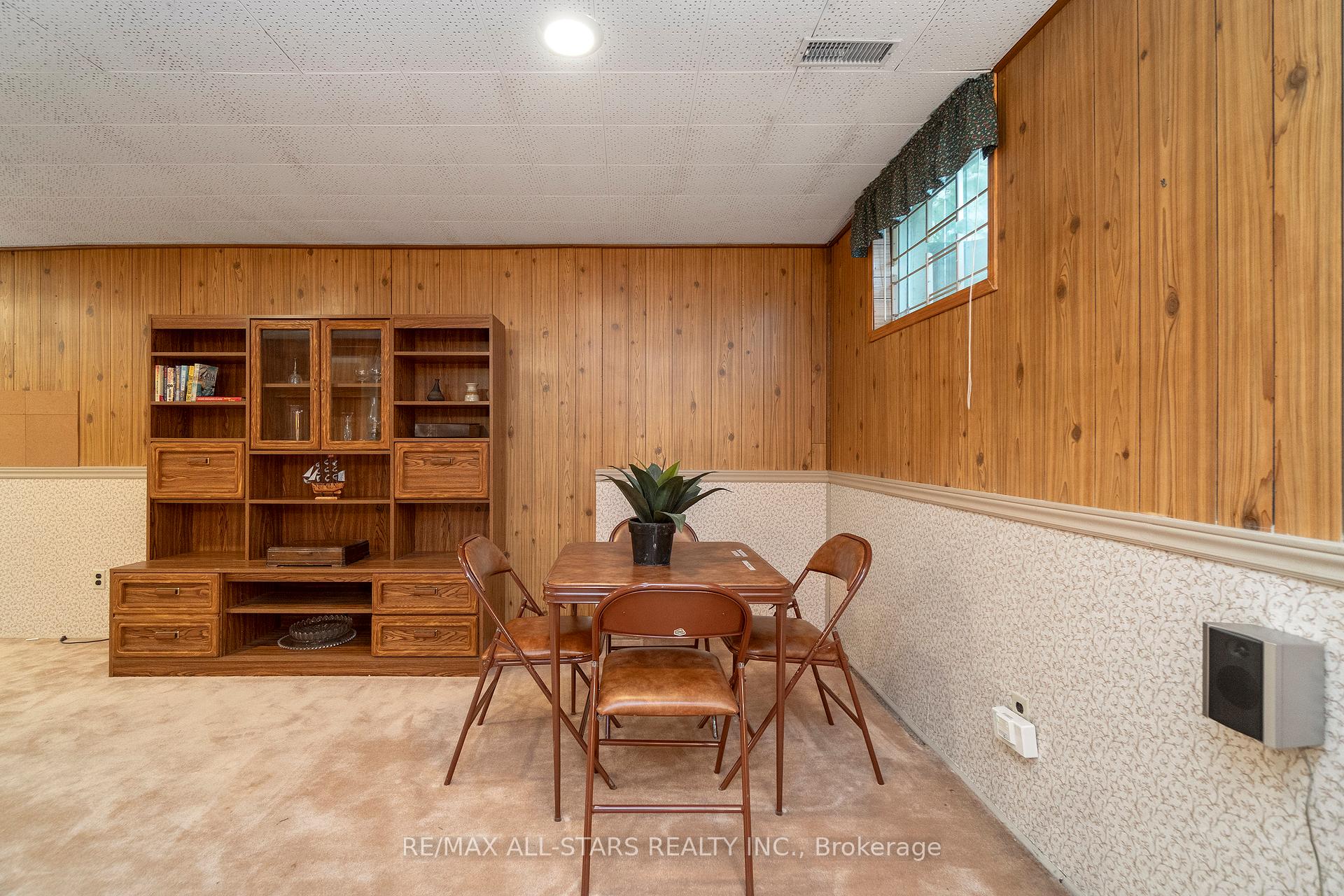 24 Ensign Place, Toronto E09