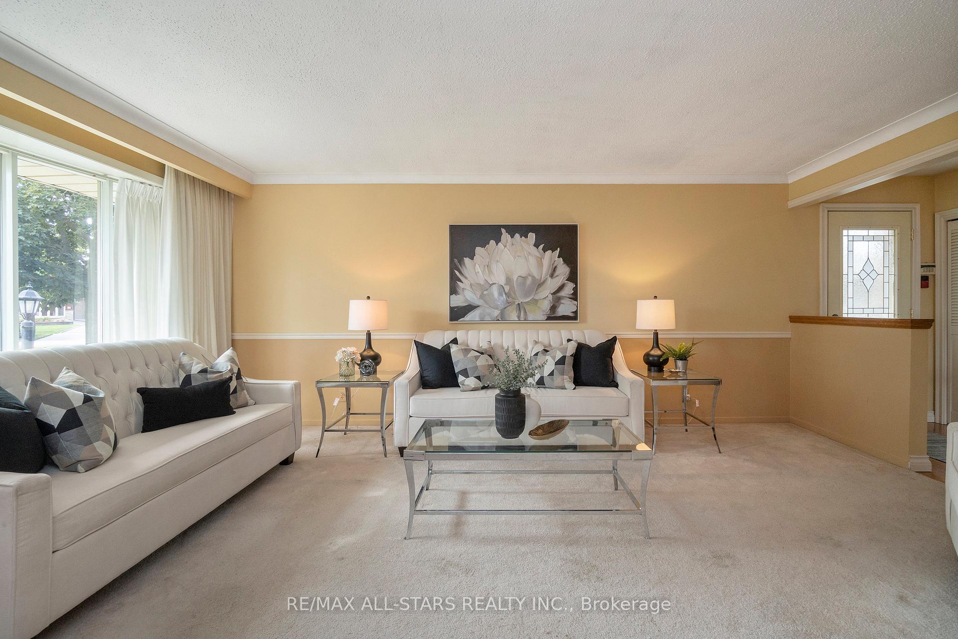 24 Ensign Place, Toronto E09