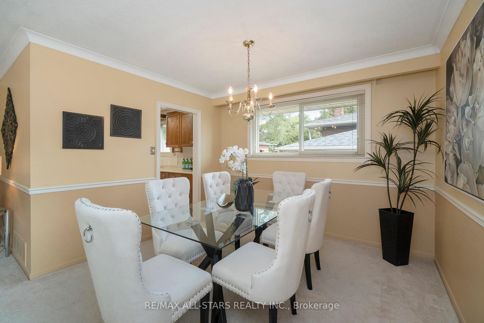 24 Ensign Place, Toronto E09