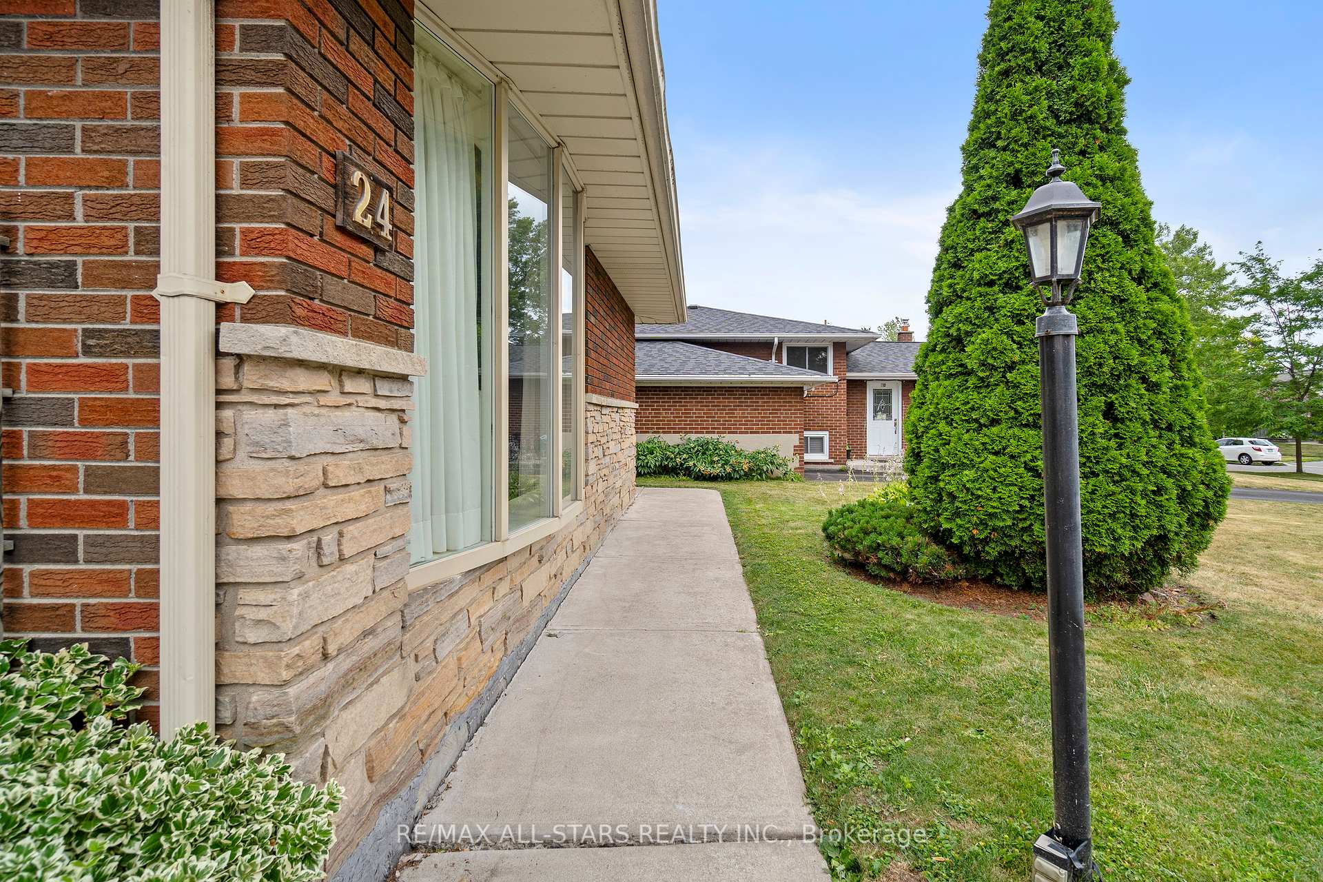 24 Ensign Place, Toronto E09