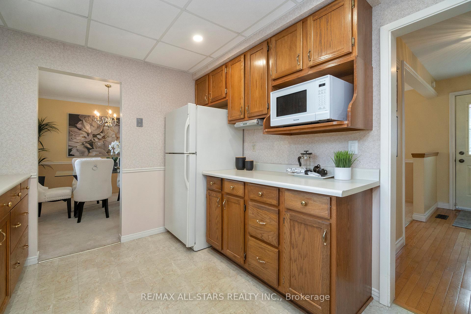 24 Ensign Place, Toronto E09