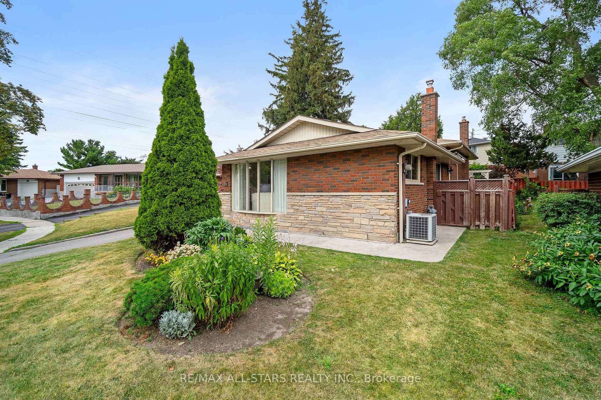 24 Ensign Place, Toronto E09