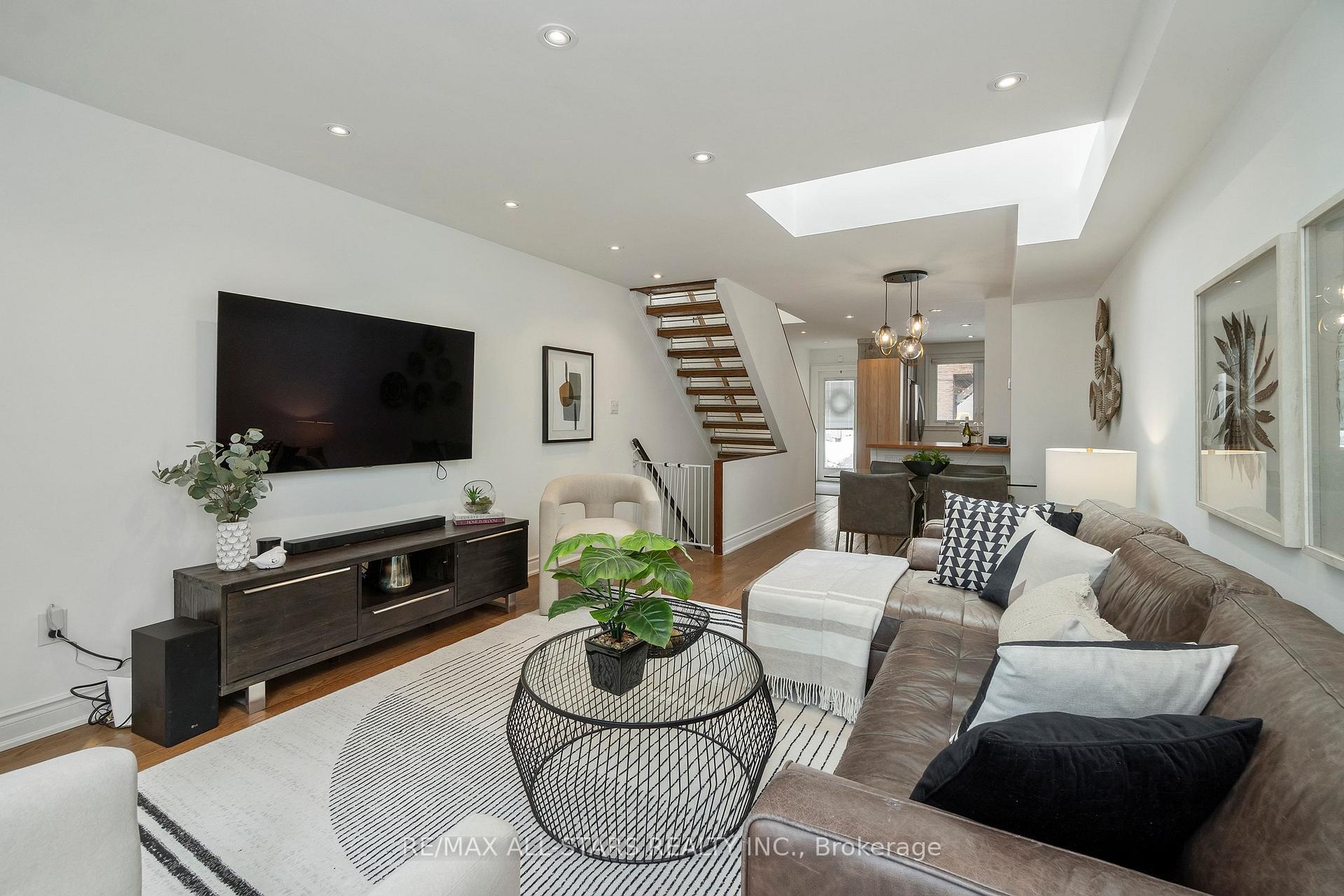 83 Pape Avenue 3, Toronto E01, ON M4M 2V5, Toronto E01 ON, M4M 2V5