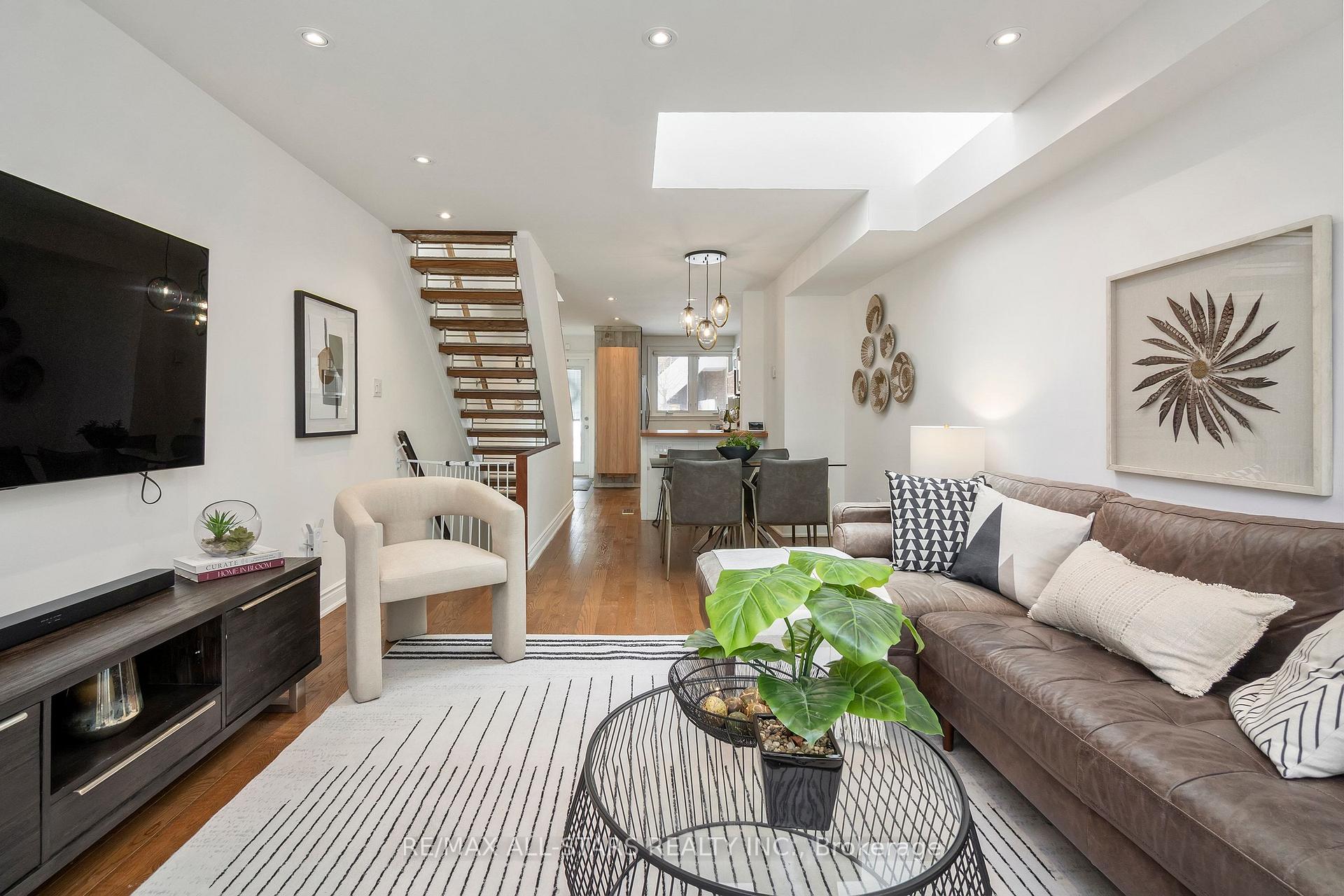 83 Pape Avenue 3, Toronto E01, ON M4M 2V5, Toronto E01 ON, M4M 2V5