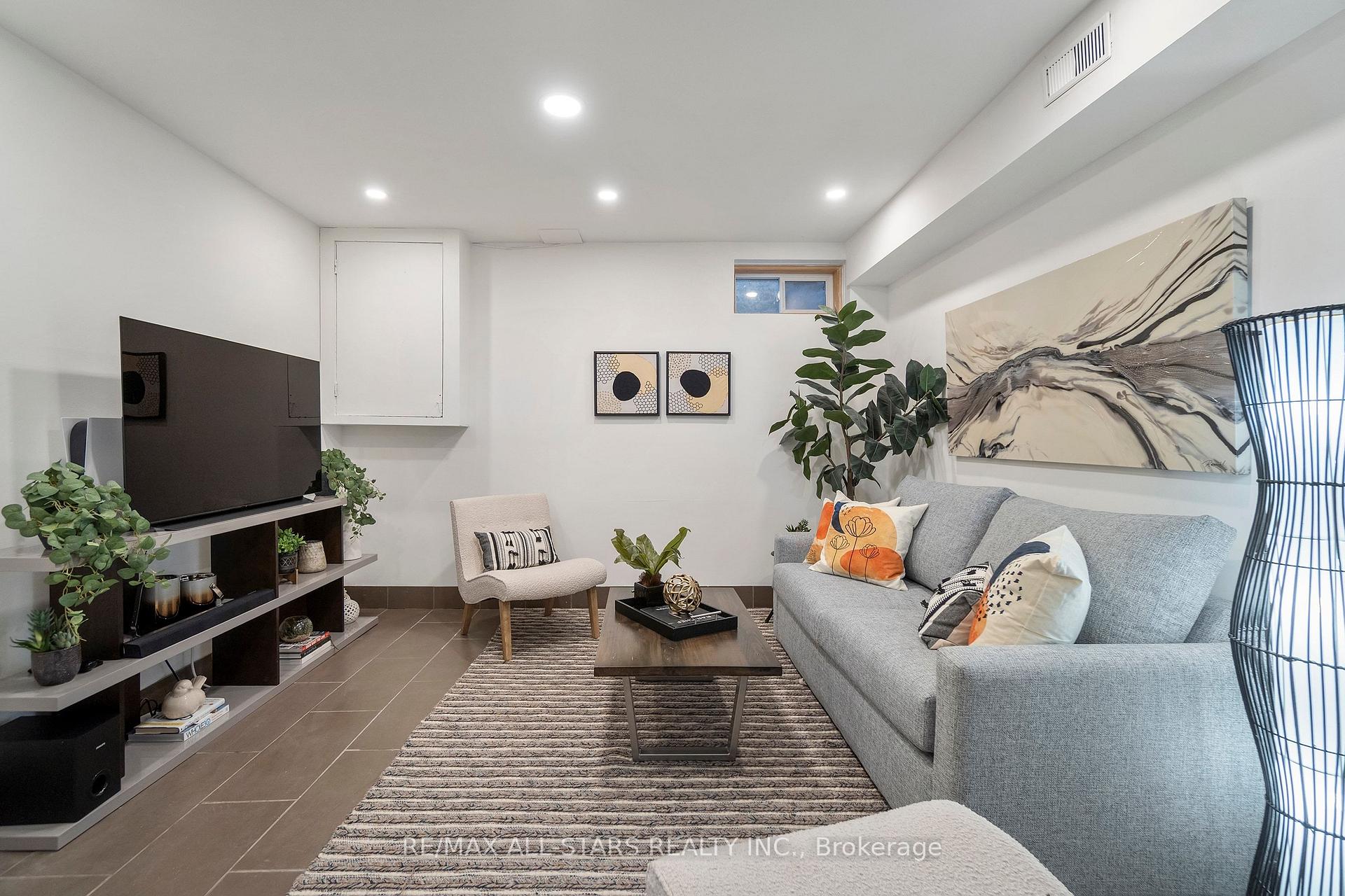 83 Pape Avenue 3, Toronto E01, ON M4M 2V5, Toronto E01 ON, M4M 2V5