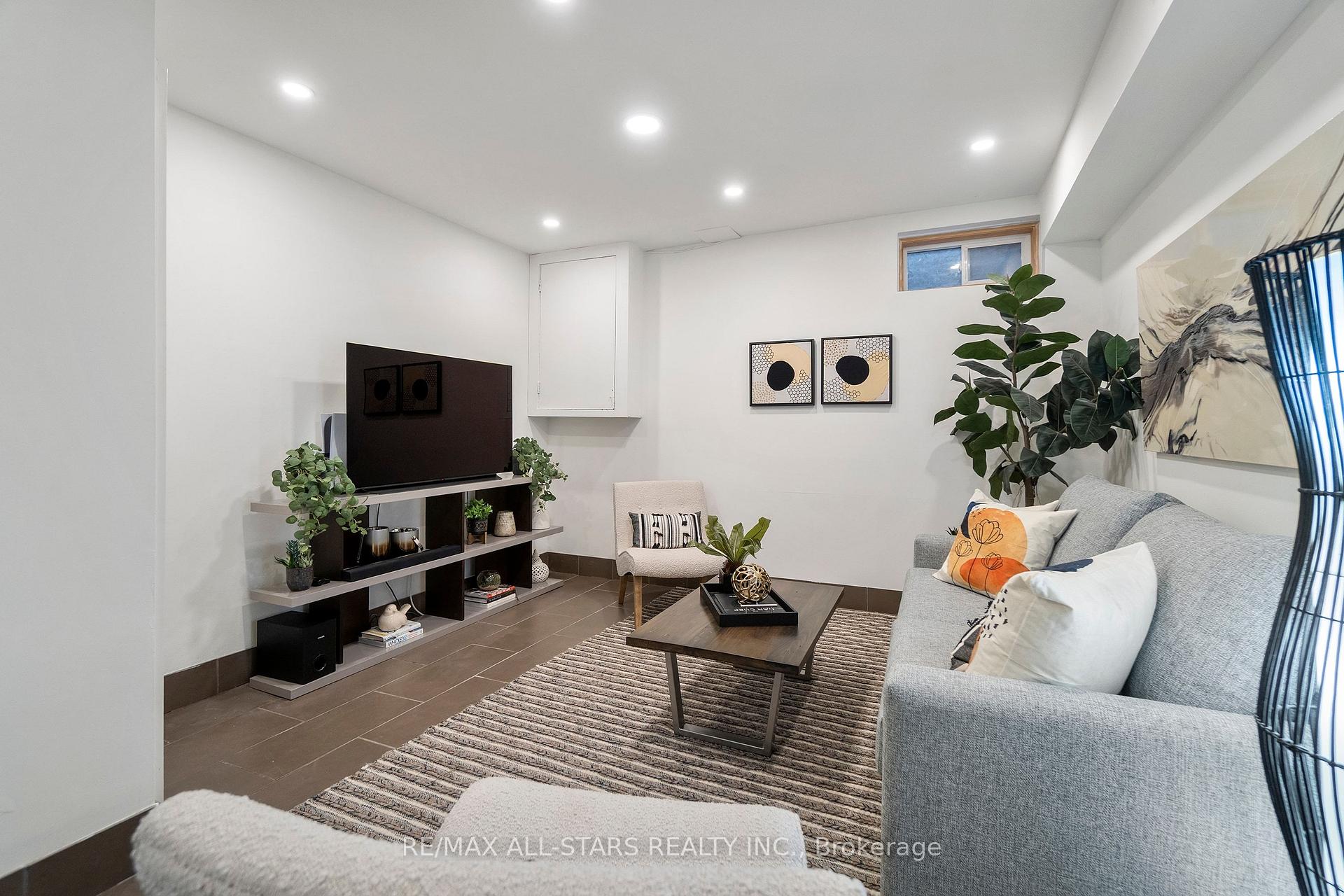 83 Pape Avenue 3, Toronto E01, ON M4M 2V5, Toronto E01 ON, M4M 2V5