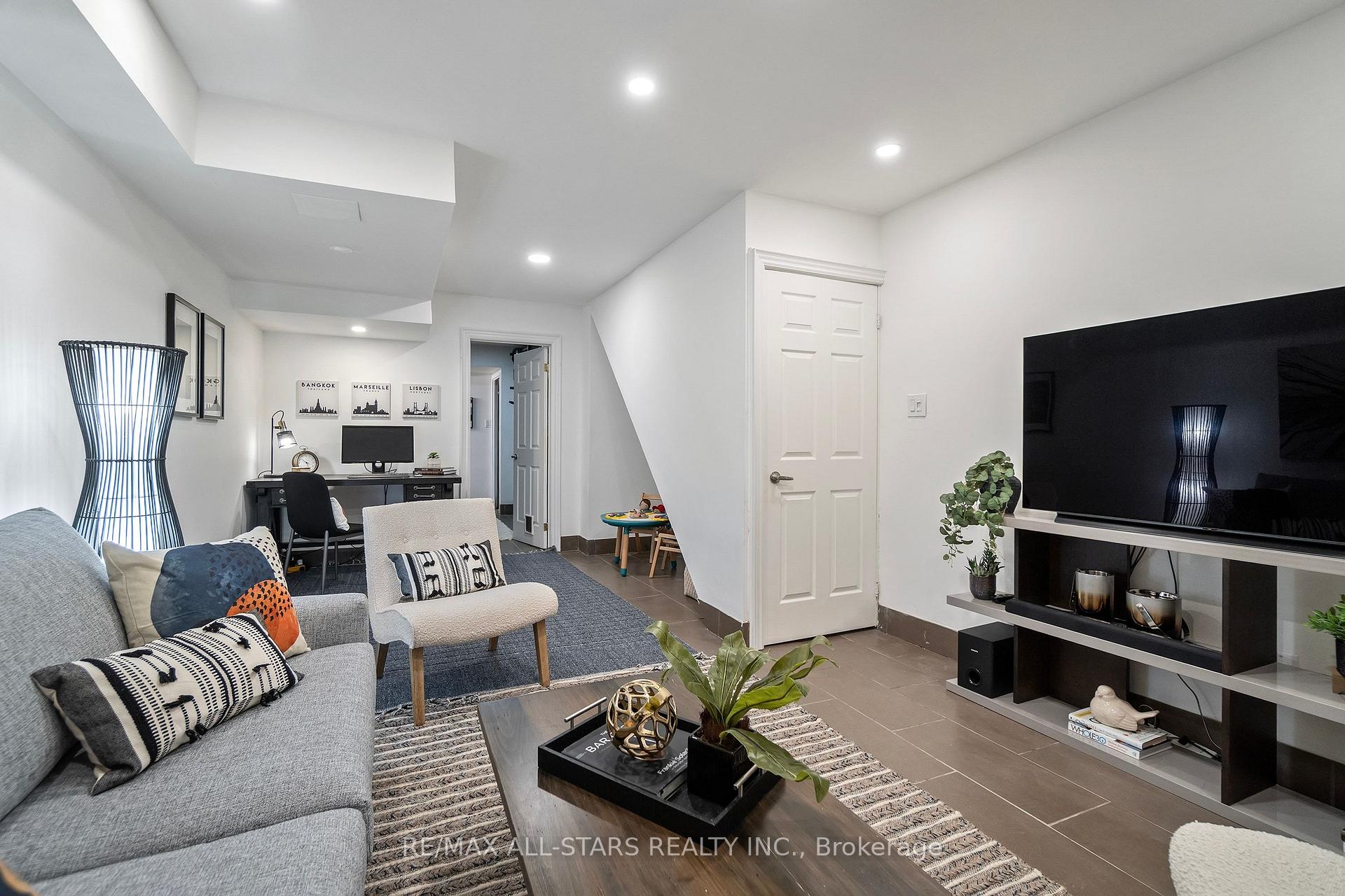 83 Pape Avenue 3, Toronto E01, ON M4M 2V5, Toronto E01 ON, M4M 2V5