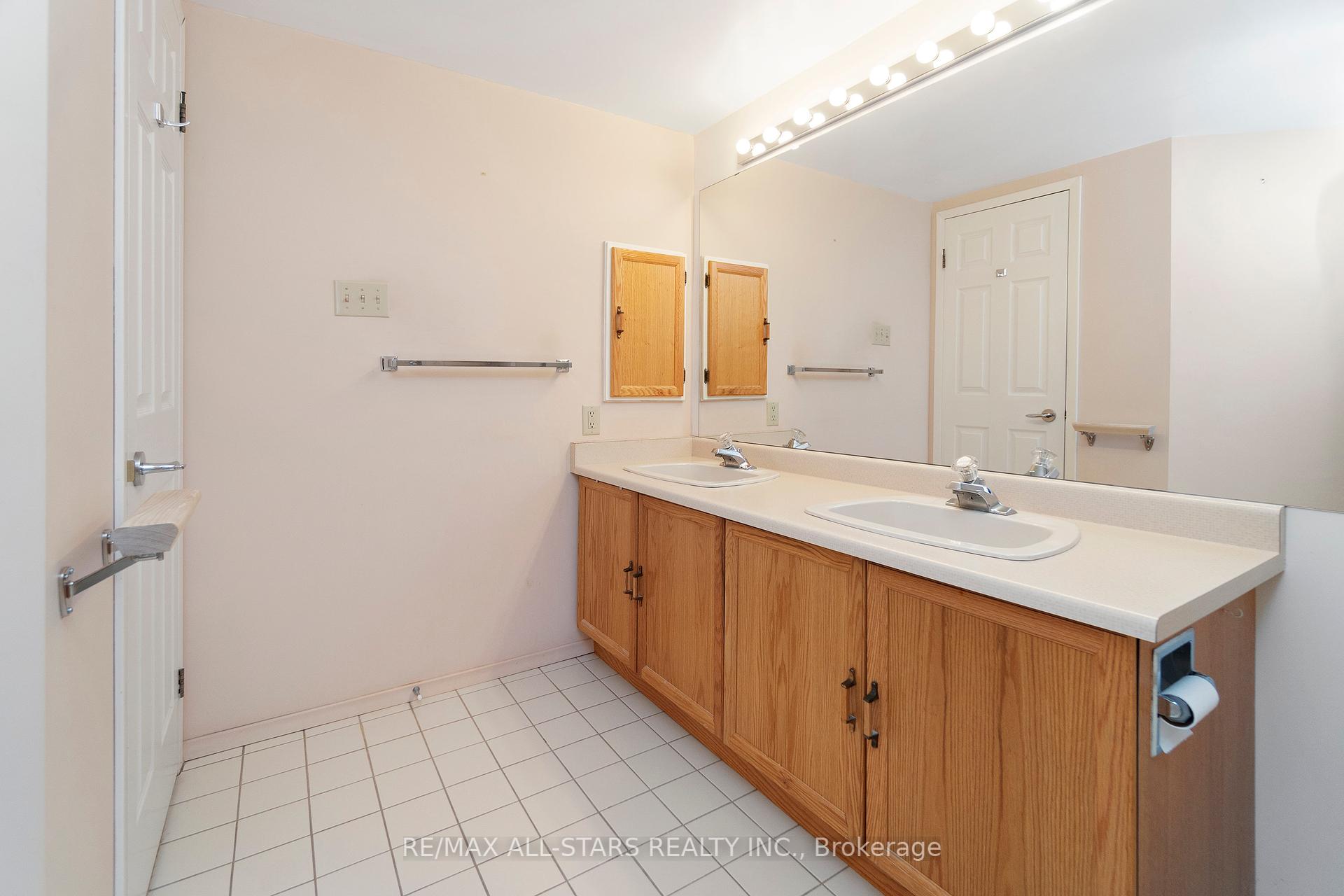 #718 - 2 Raymerville Drive Unit: 718