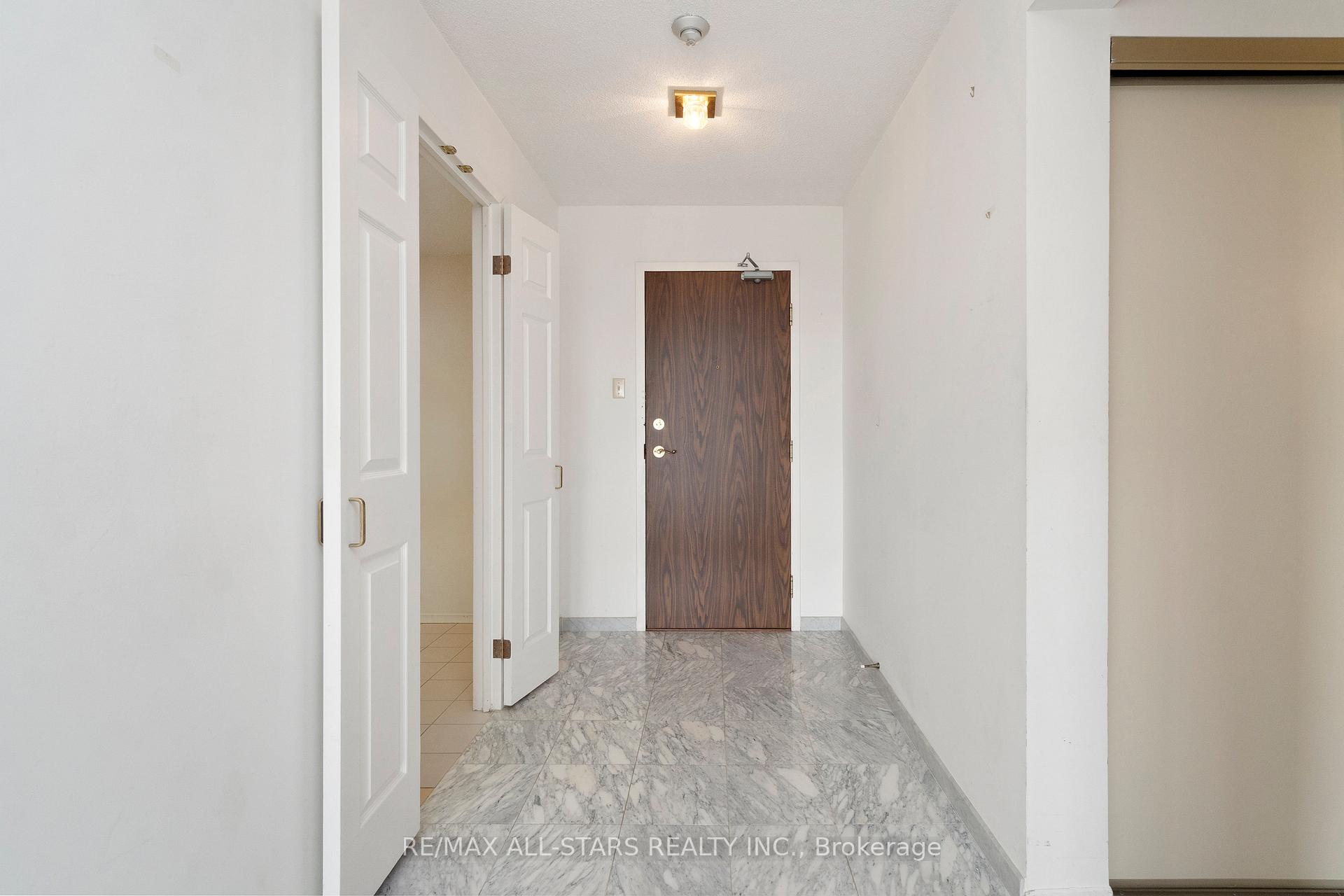 #718 - 2 Raymerville Drive Unit: 718
