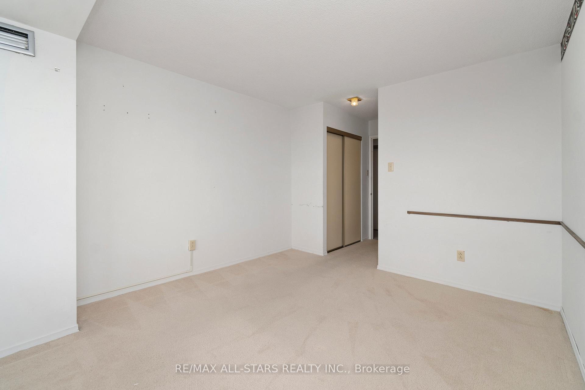 #718 - 2 Raymerville Drive Unit: 718